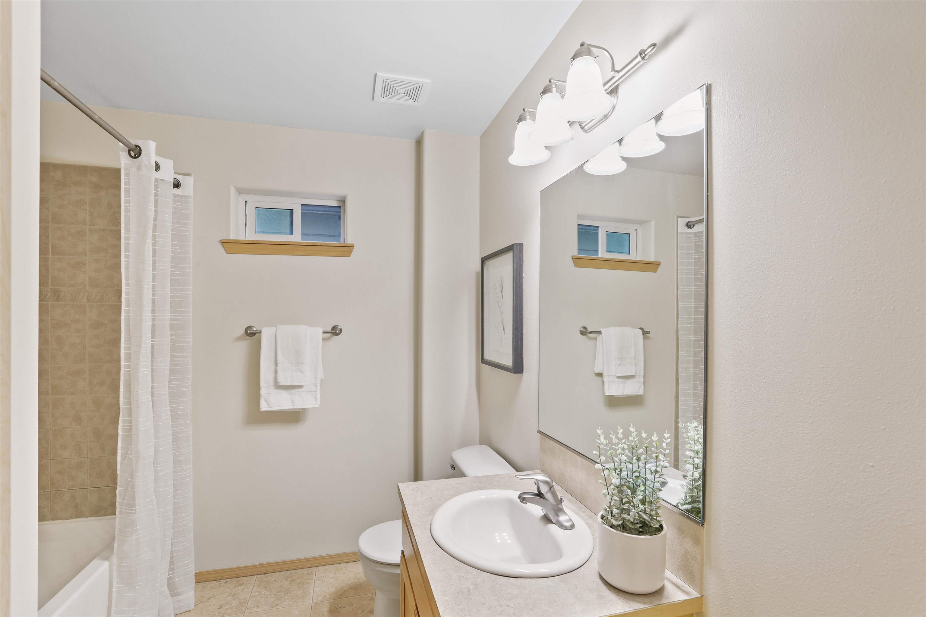 1615 W Wilson Ave - Photo 3