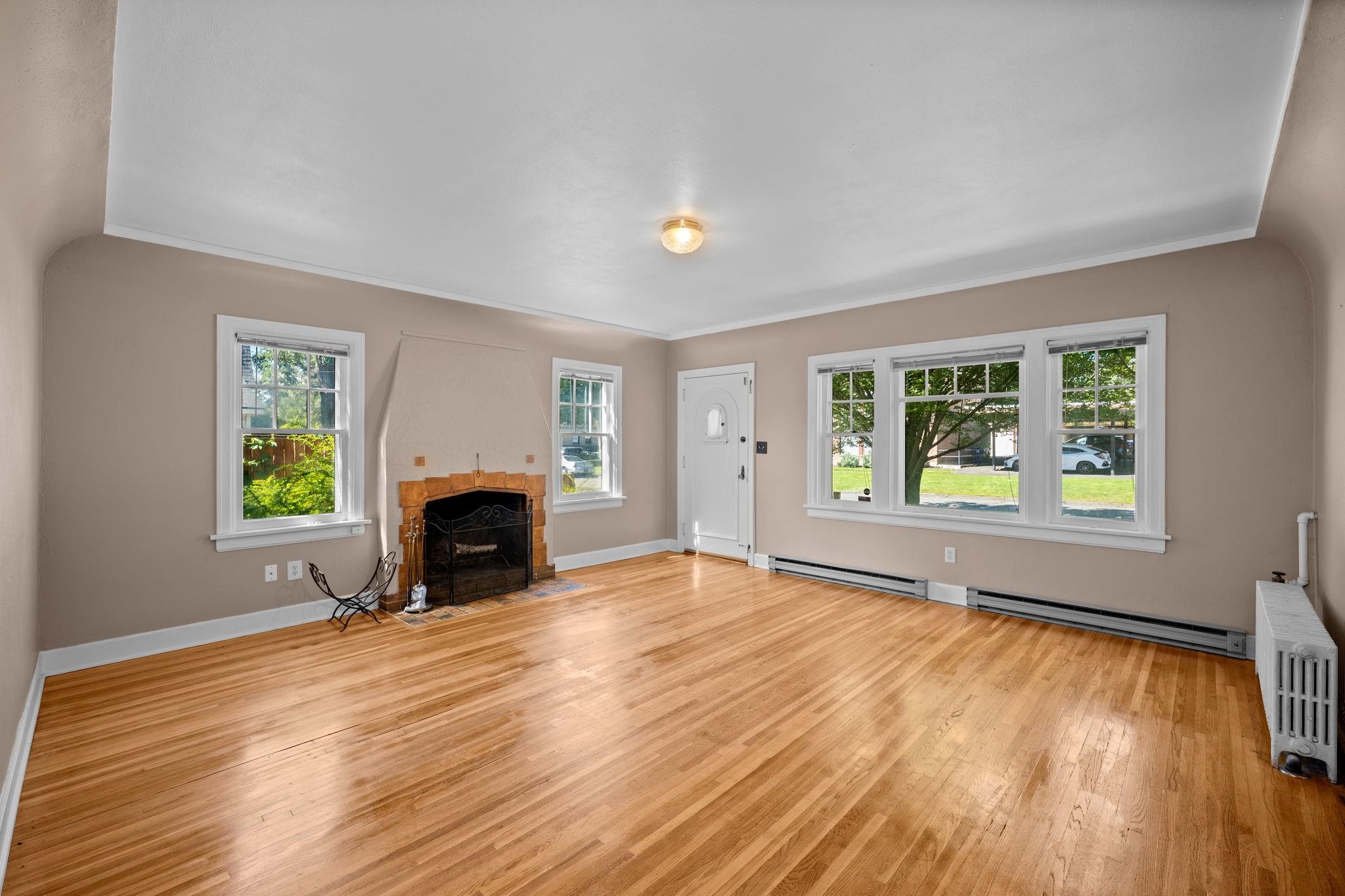 147 S Elm St - Photo 3