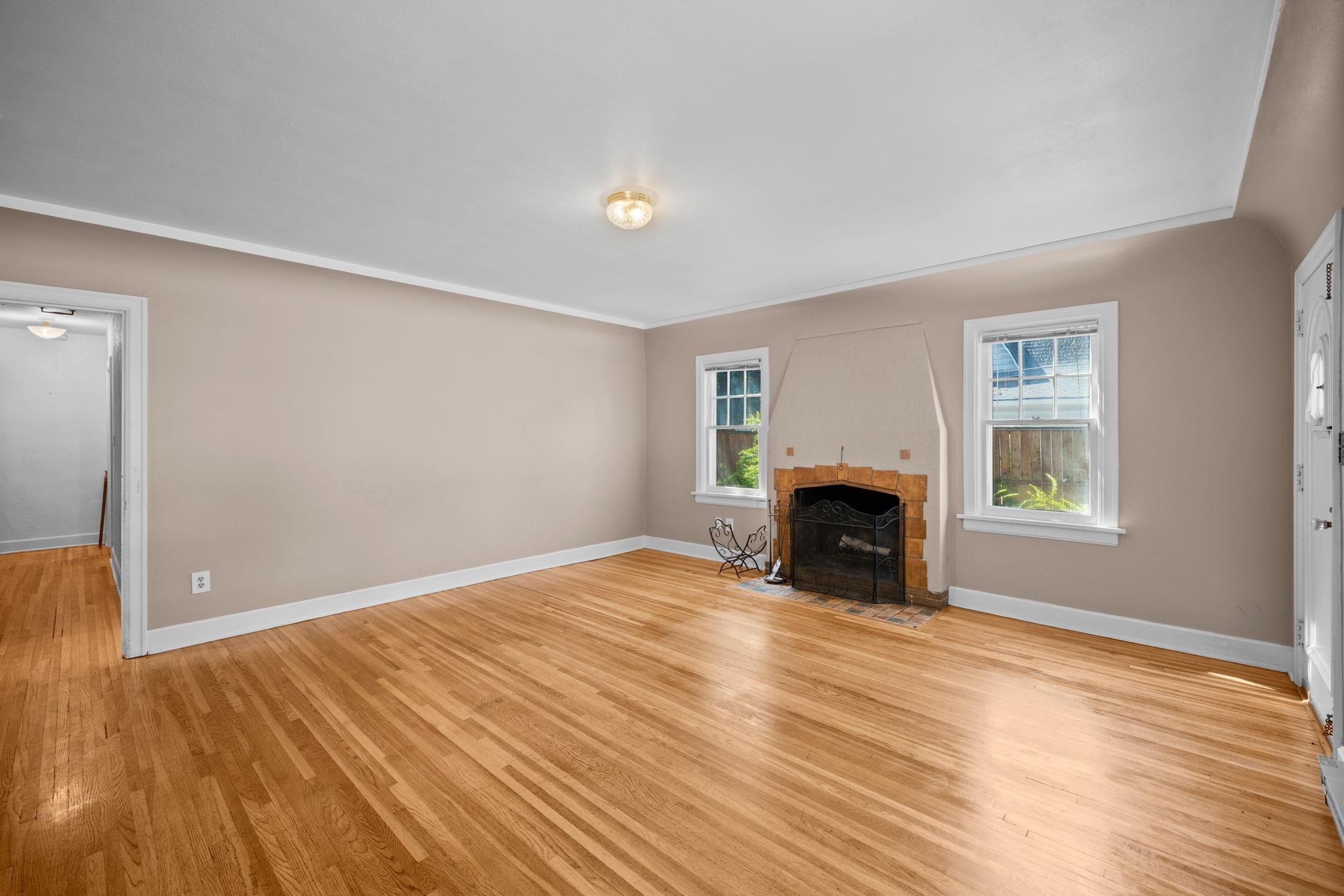 147 S Elm St - Photo 4
