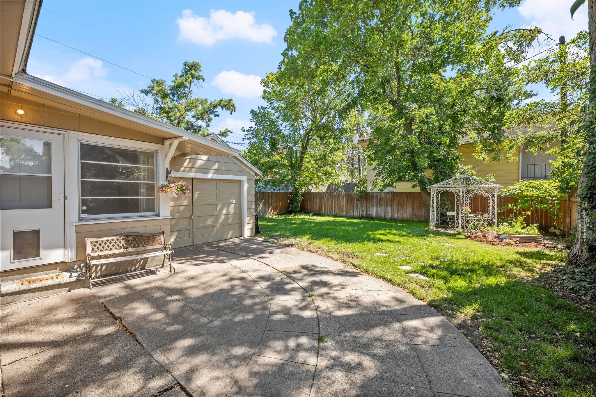 147 S Elm St - Photo 24