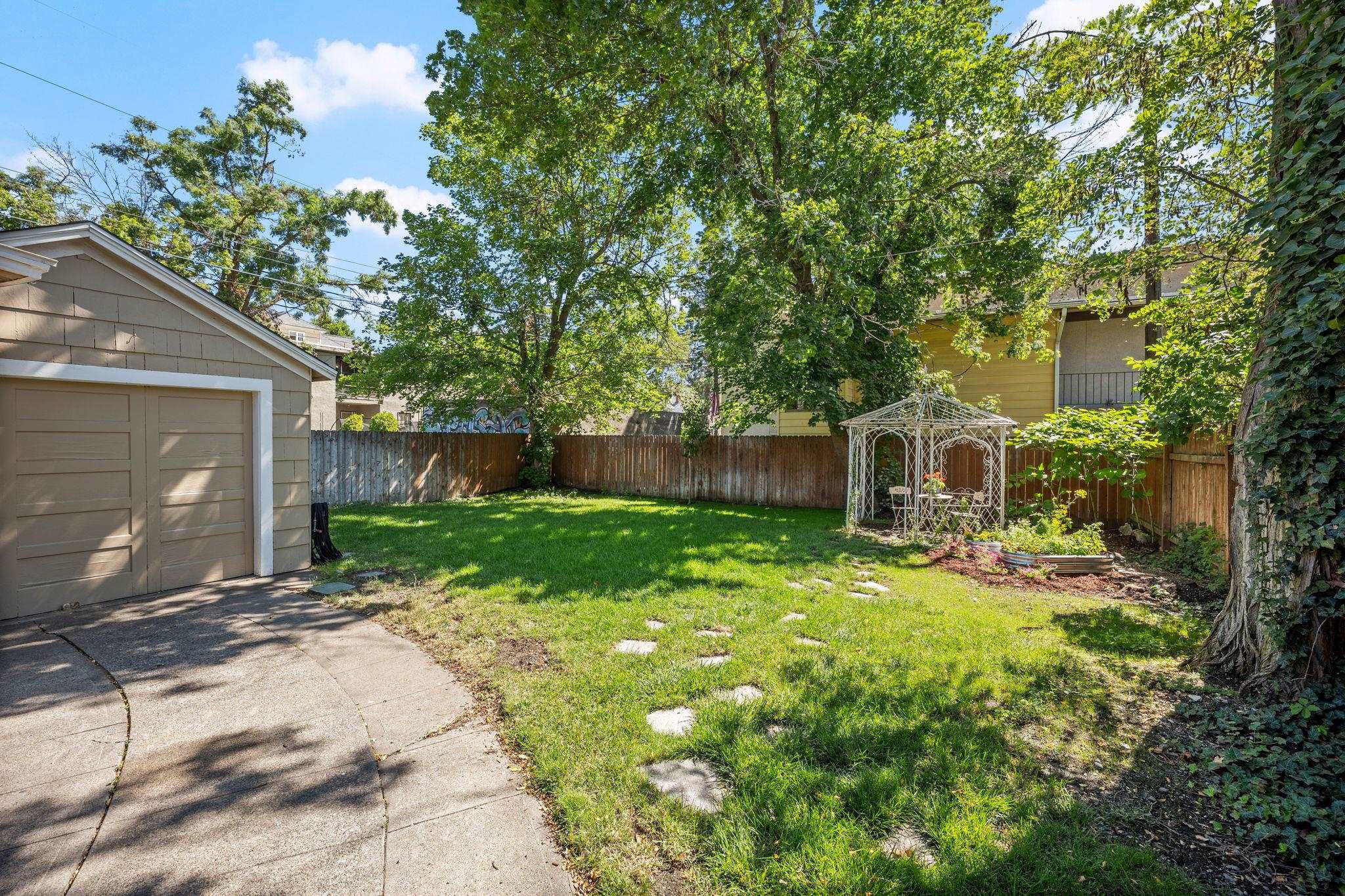 147 S Elm St - Photo 25