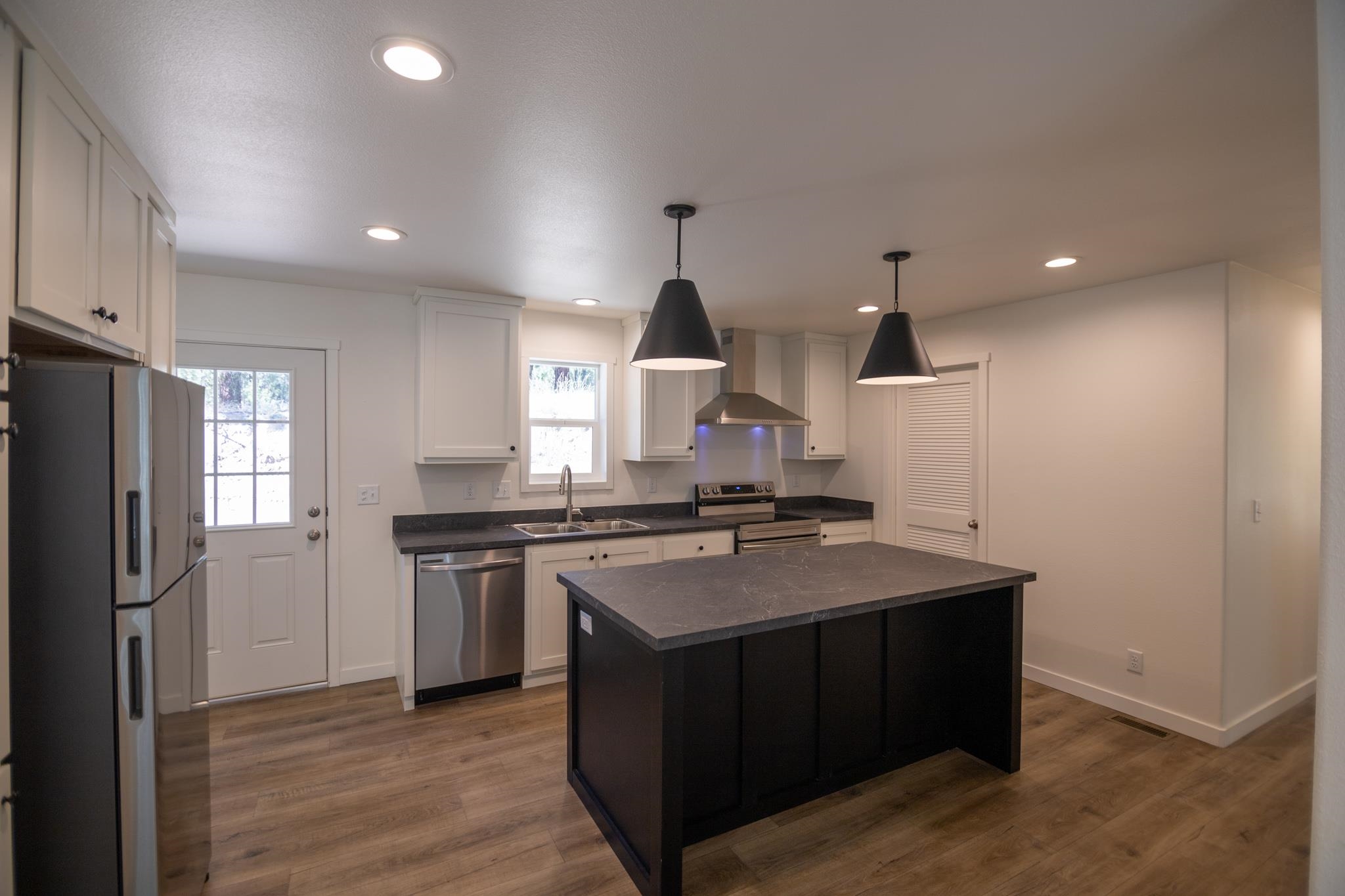 1348 Myrtle Way - Photo 3