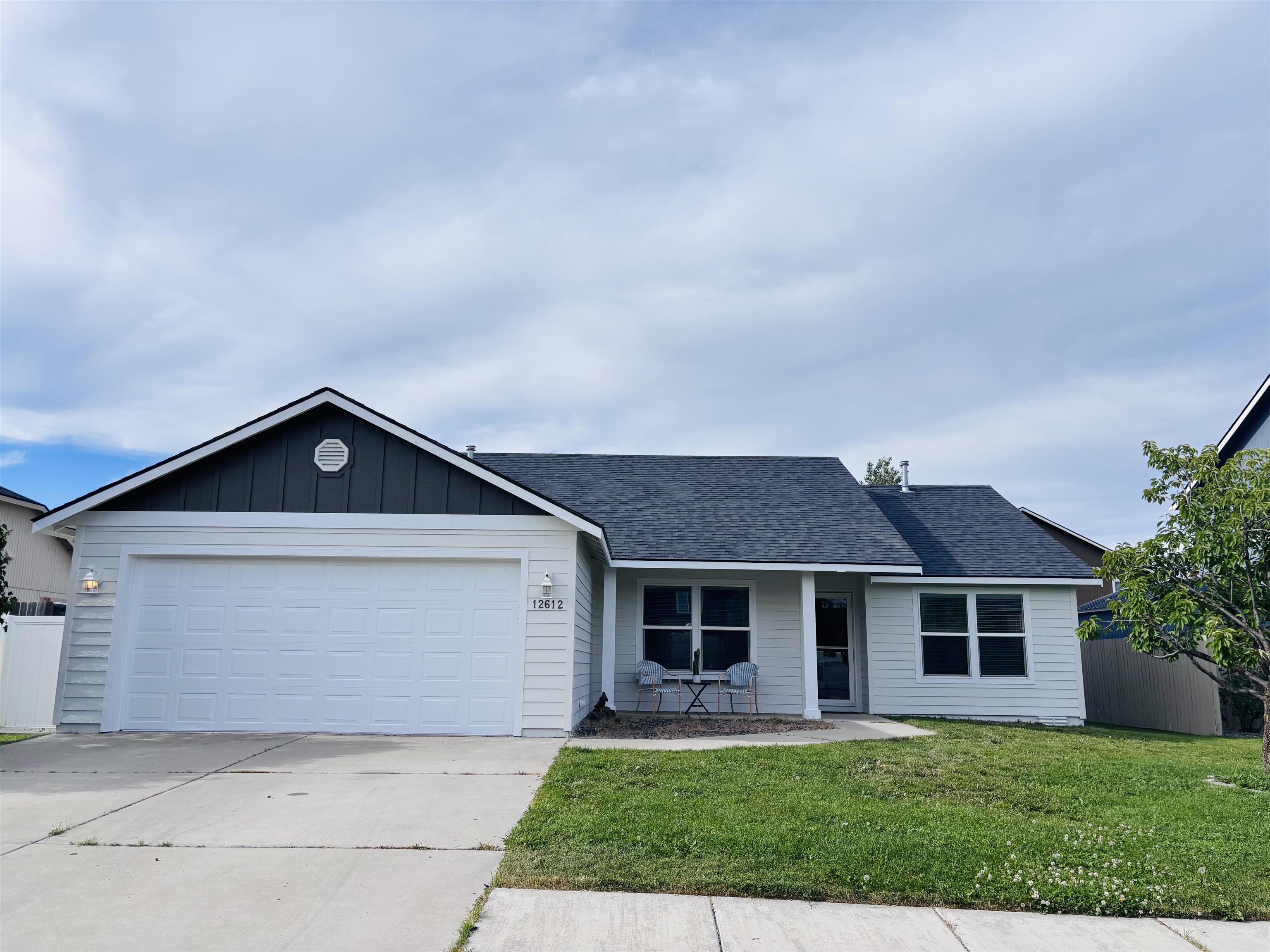 12612 W Pacific Ct - Photo 1