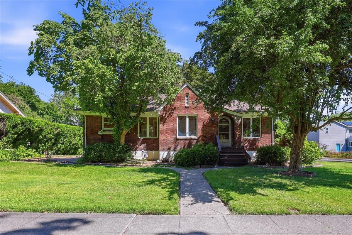 1027 E 17th Ave - Photo 1