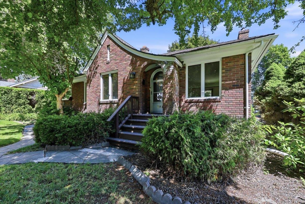 1027 E 17th Ave - Photo 2