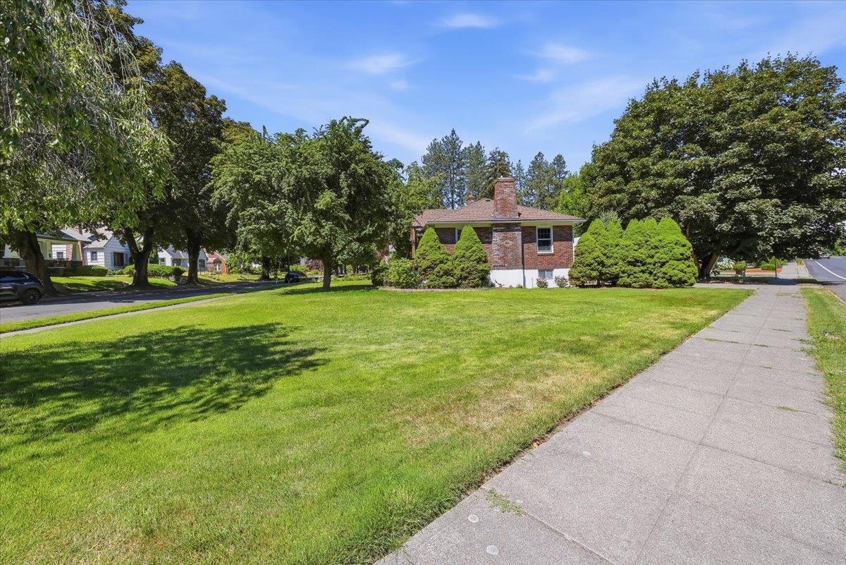 1027 E 17th Ave - Photo 3