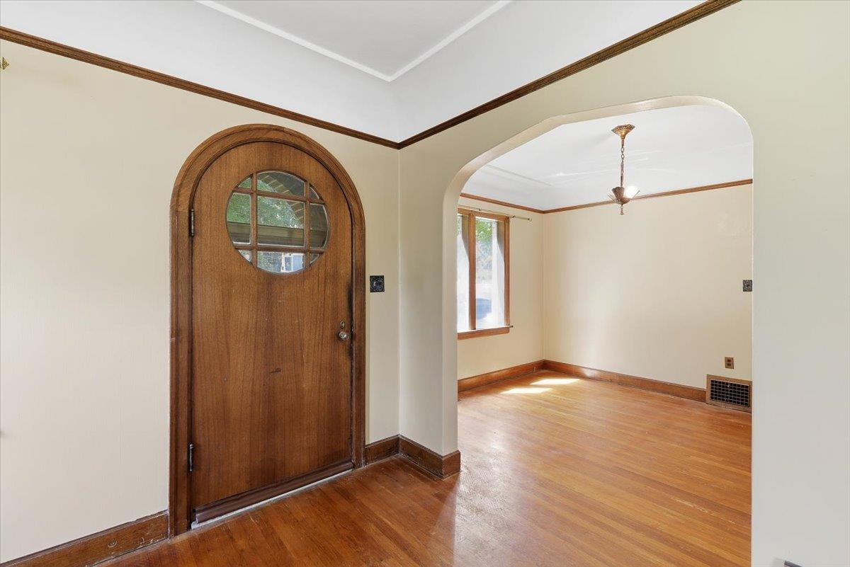 1027 E 17th Ave - Photo 4