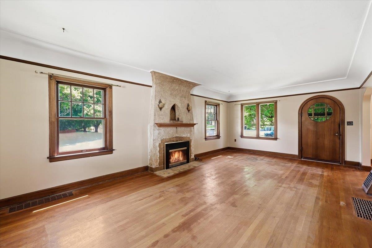 1027 E 17th Ave - Photo 6
