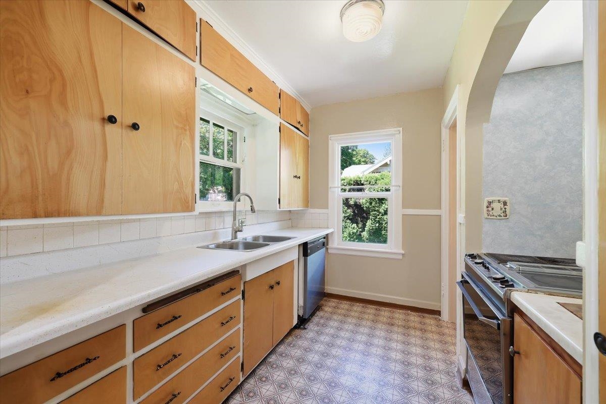 1027 E 17th Ave - Photo 15