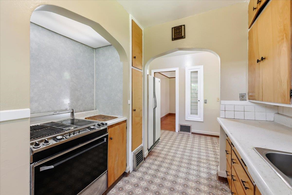 1027 E 17th Ave - Photo 16