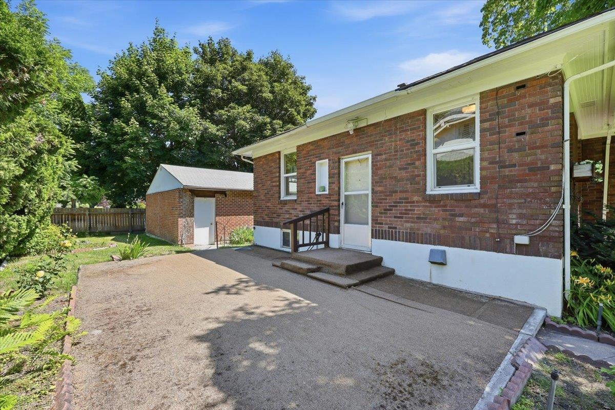 1027 E 17th Ave - Photo 33