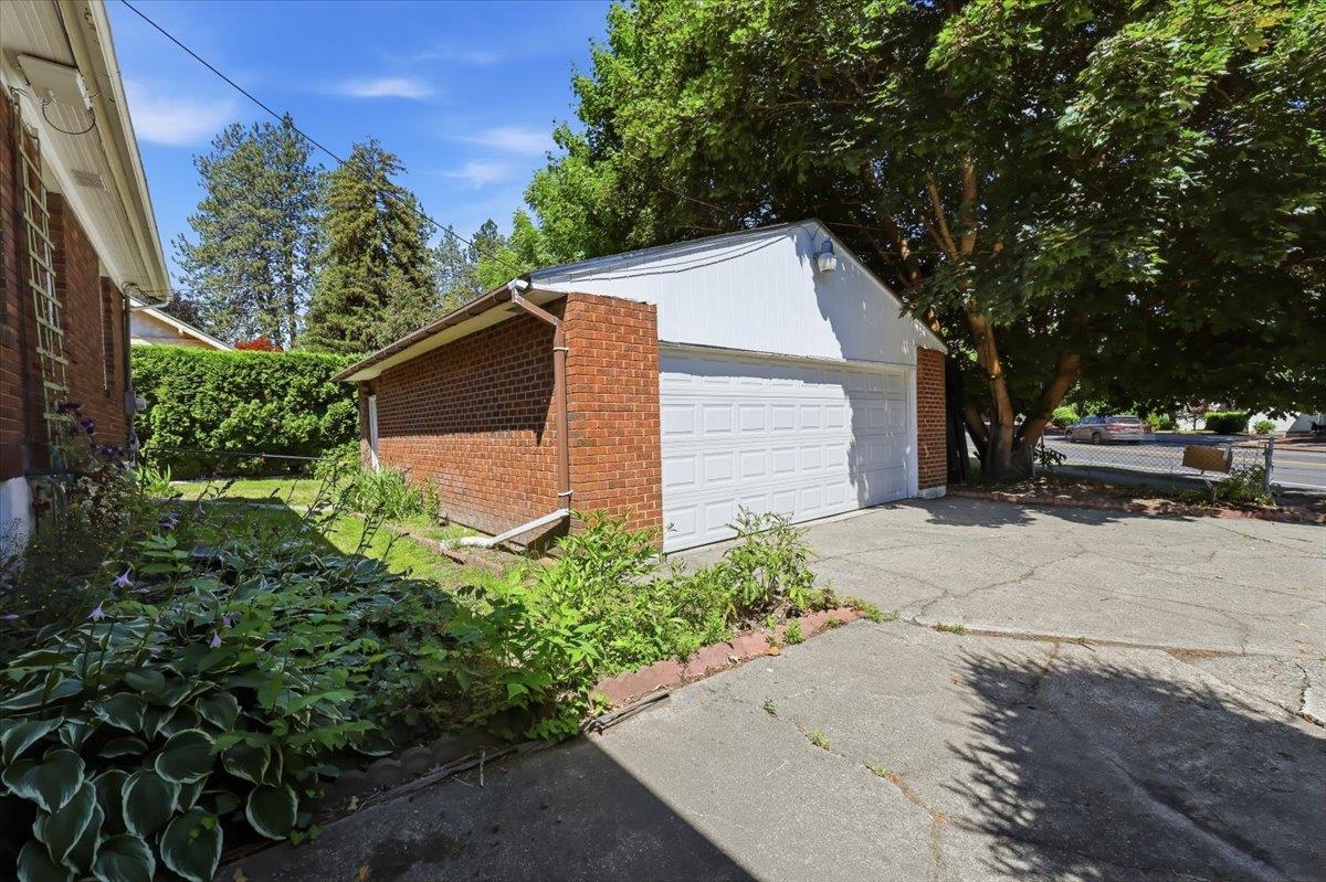 1027 E 17th Ave - Photo 38