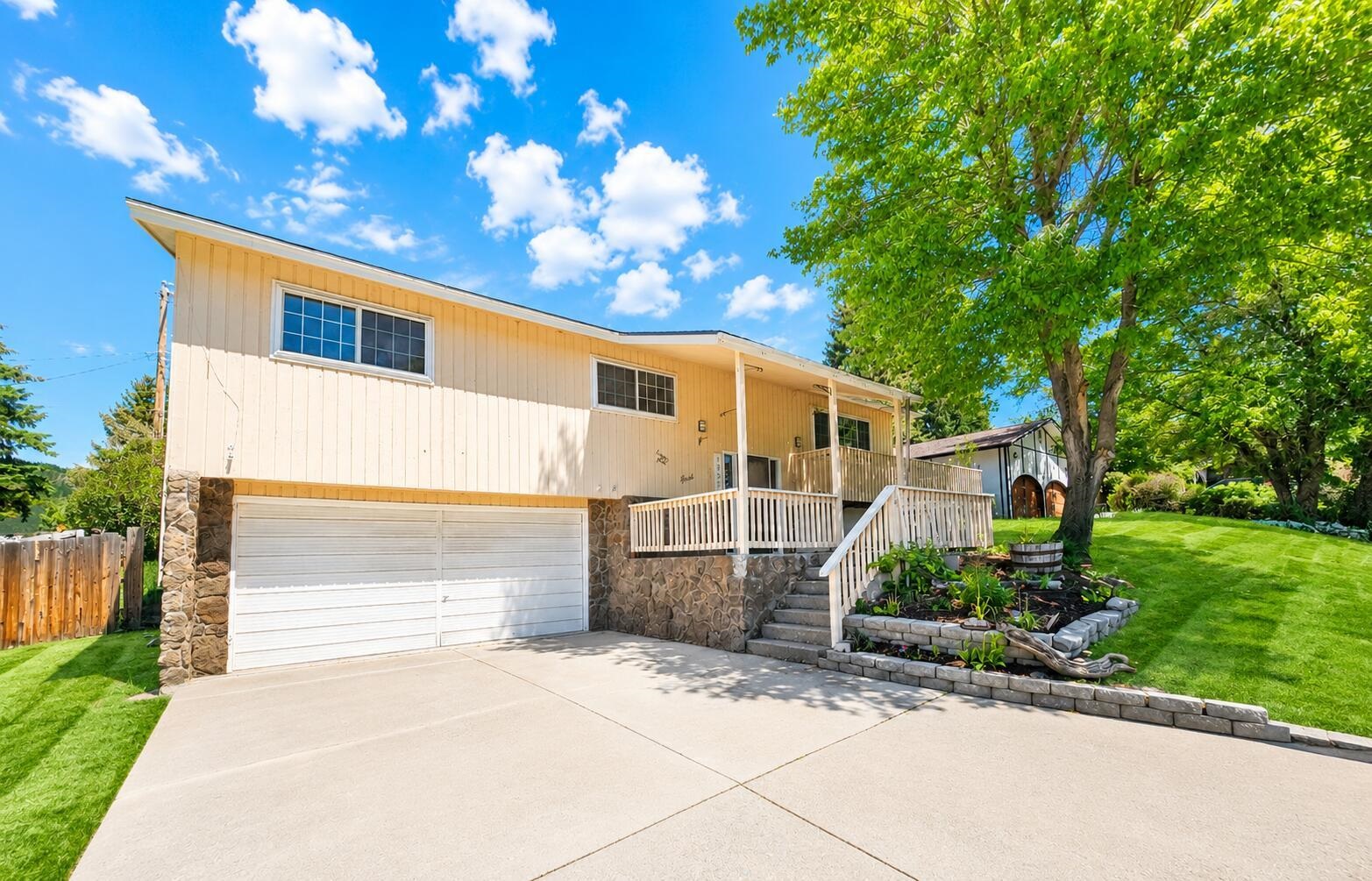 1321 E Elep Ave - Photo 1