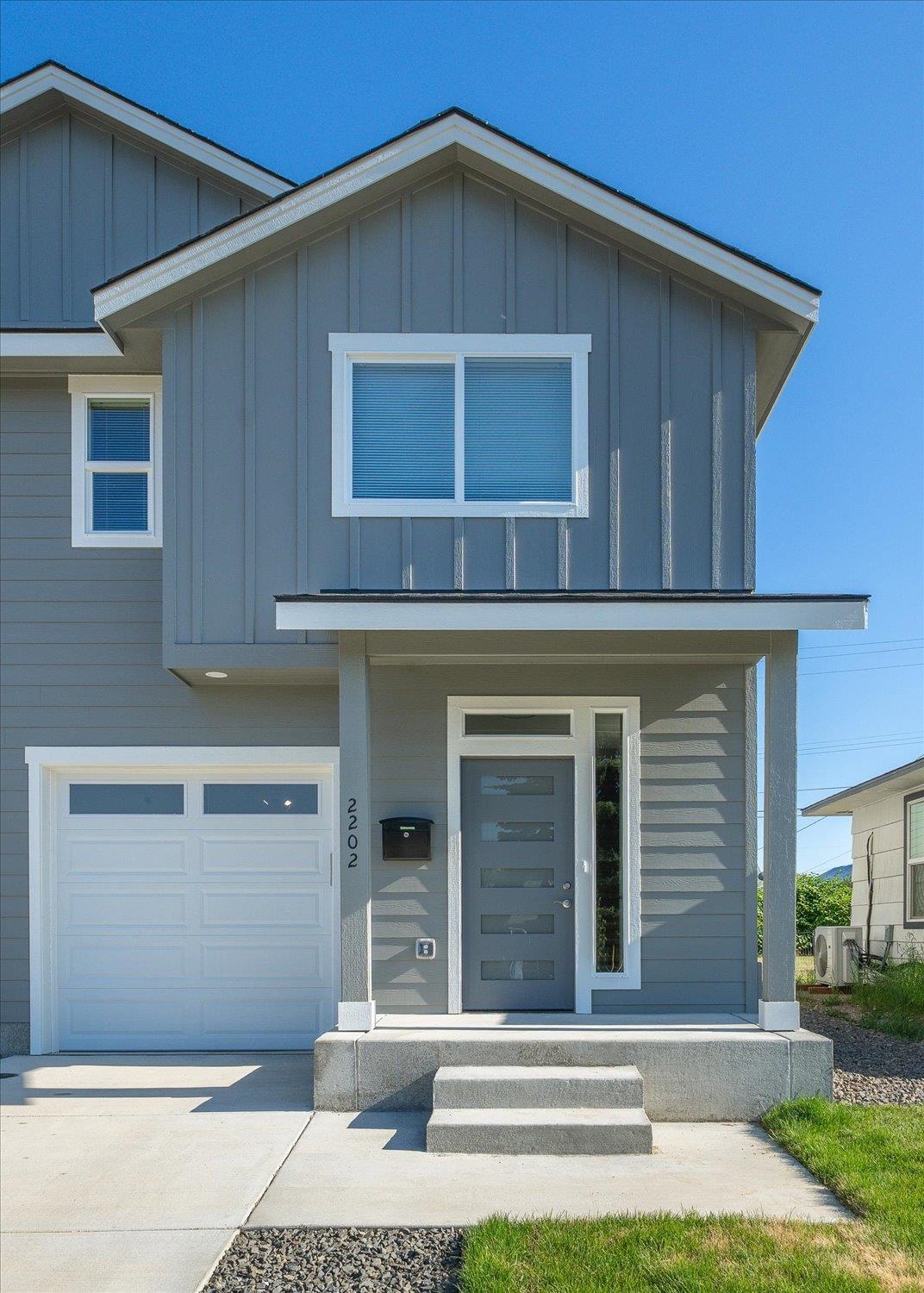 2204 E Rich Ave - Photo 2