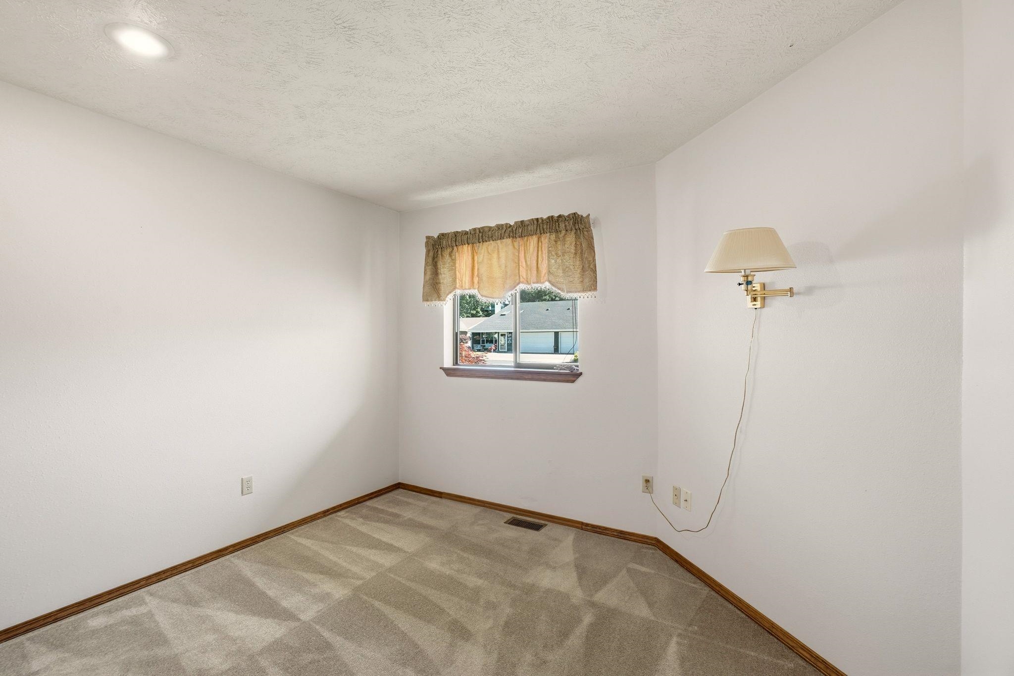 6907 N HAMILTON St - Photo 24