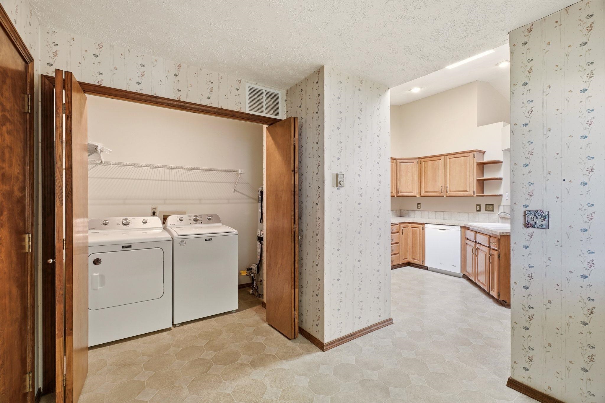 6907 N HAMILTON St - Photo 28