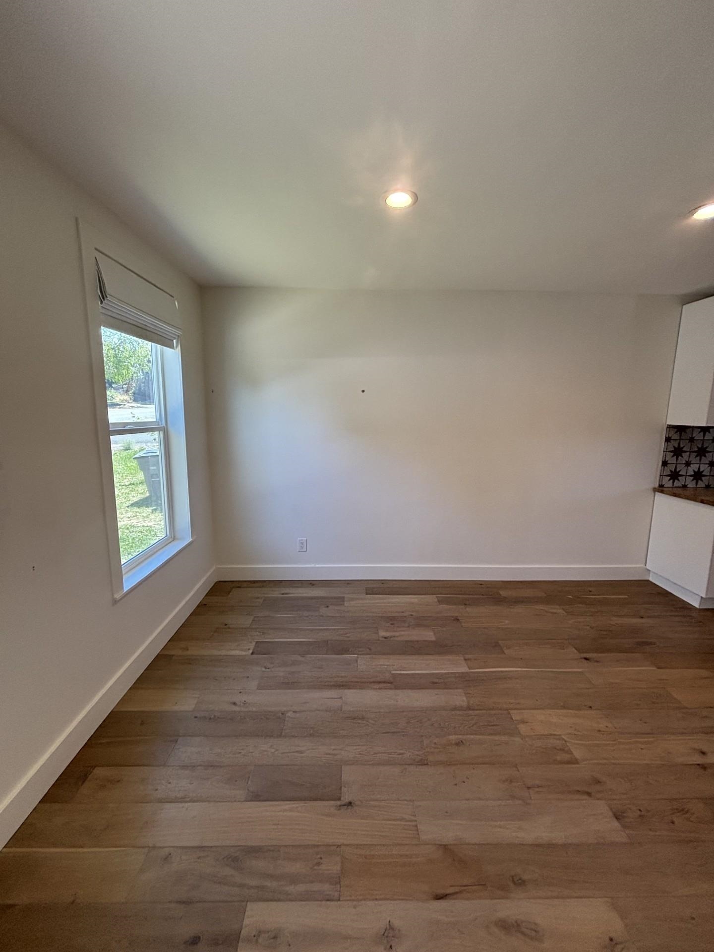 706 11th St - Photo 8