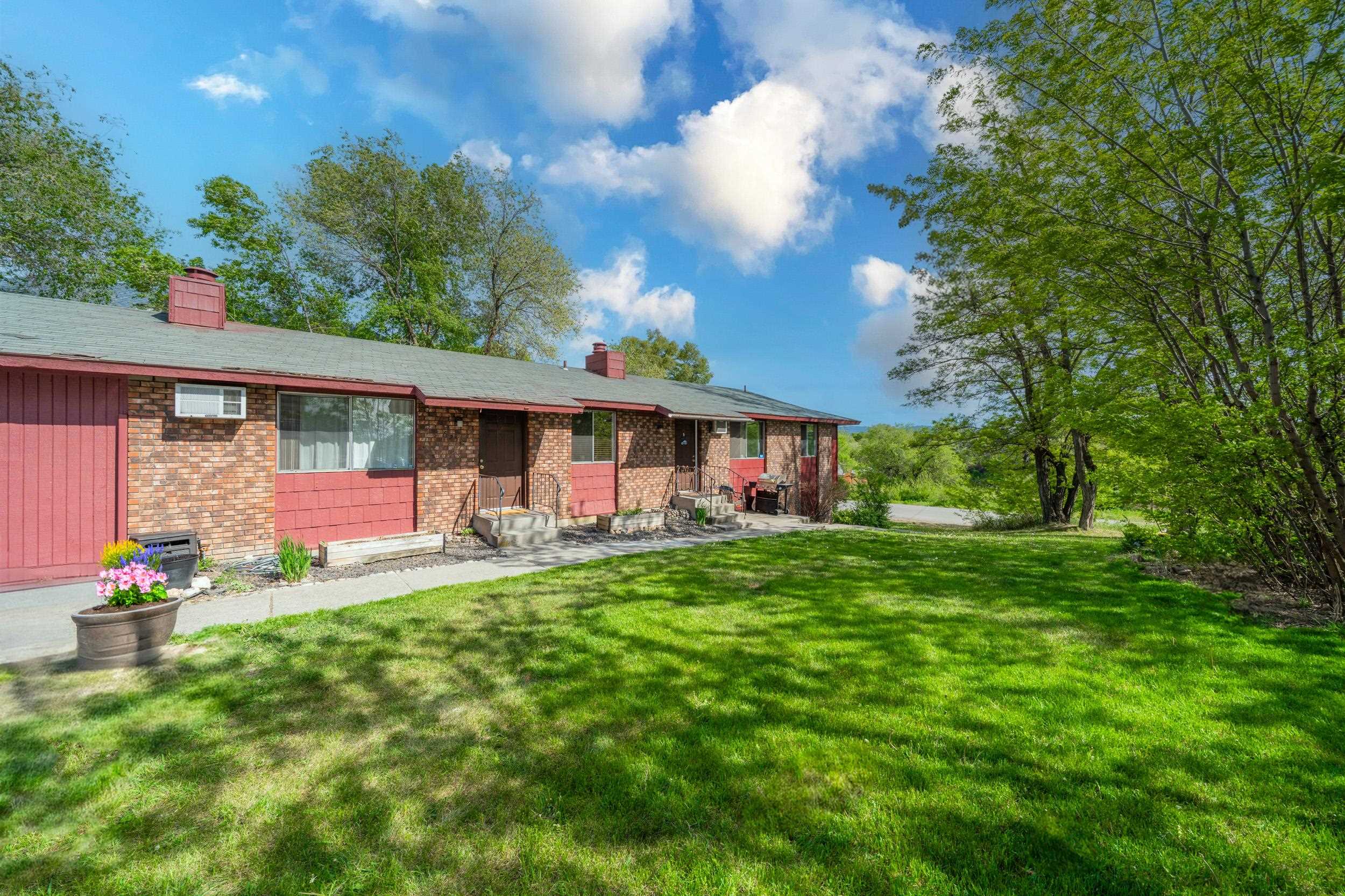 2903 E JACKSON Ave - Photo 1