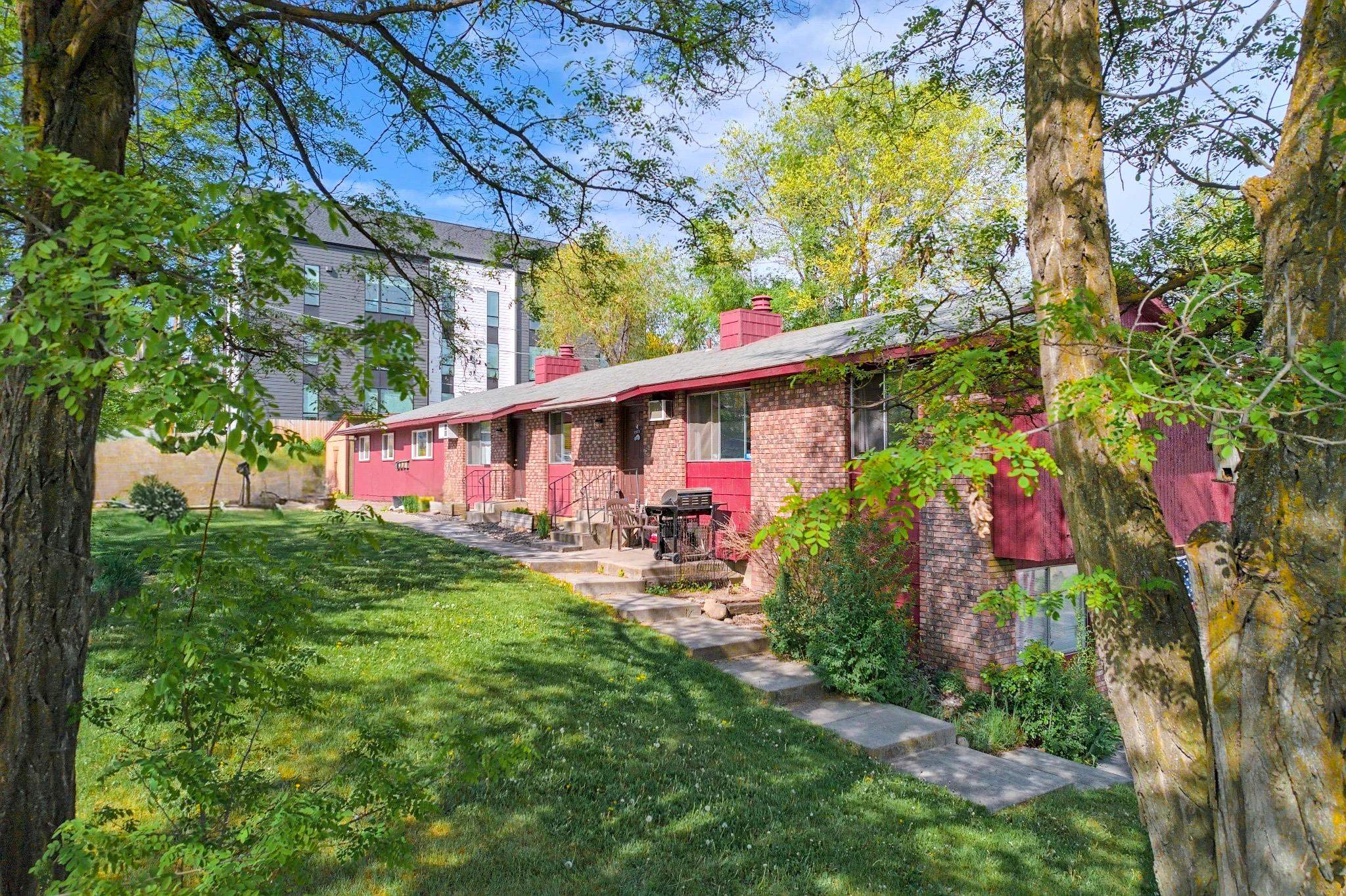 2903 E JACKSON Ave - Photo 2