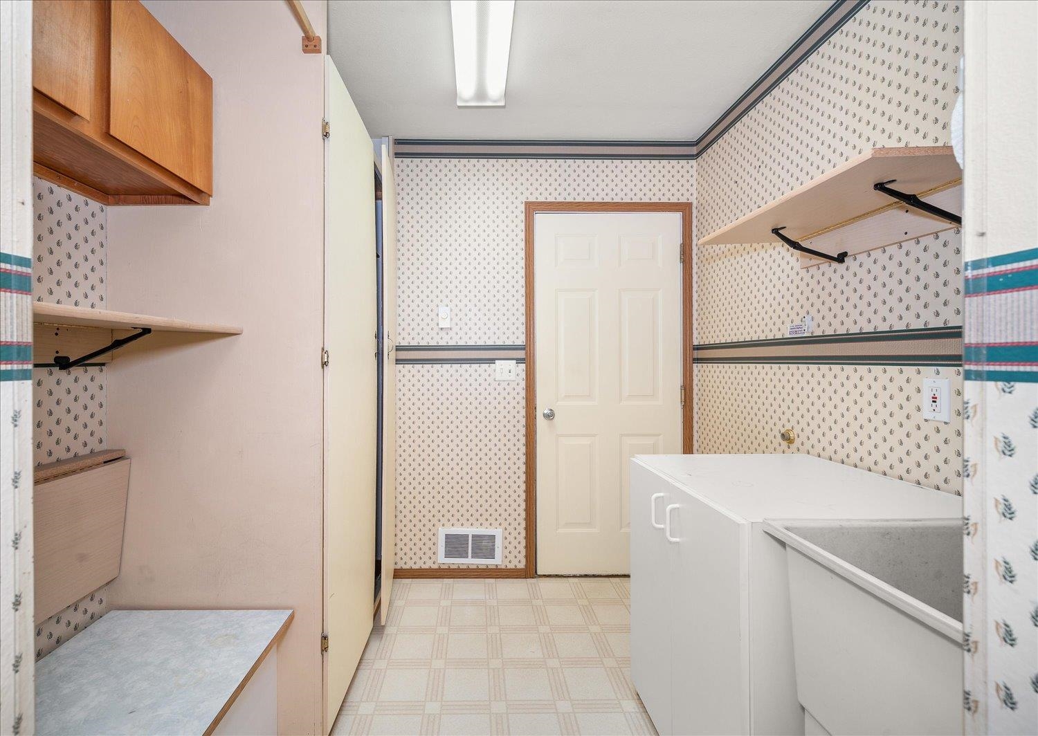 5909 S Mack Rd - Photo 23