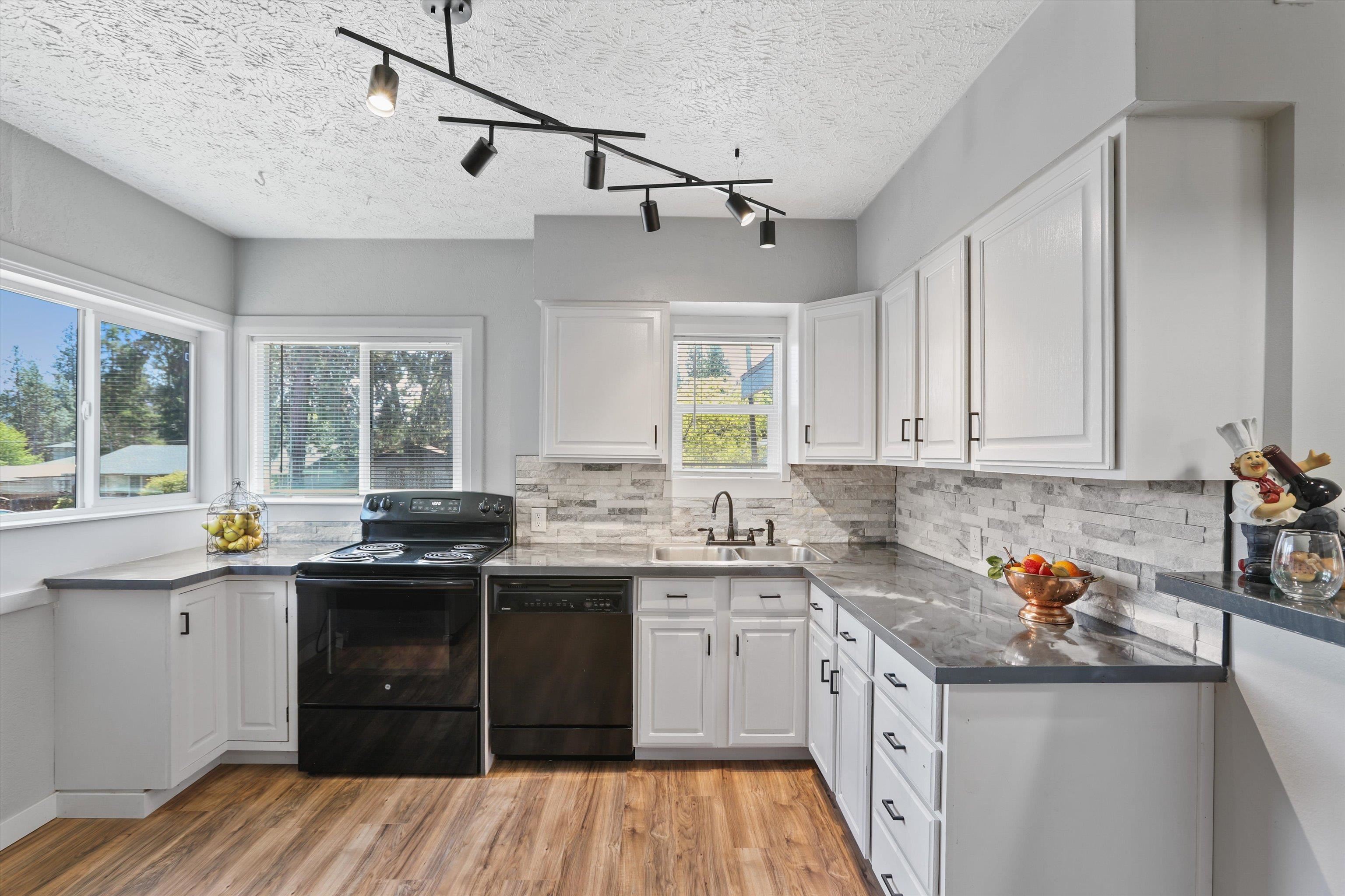3629 E 34th Ave - Photo 9