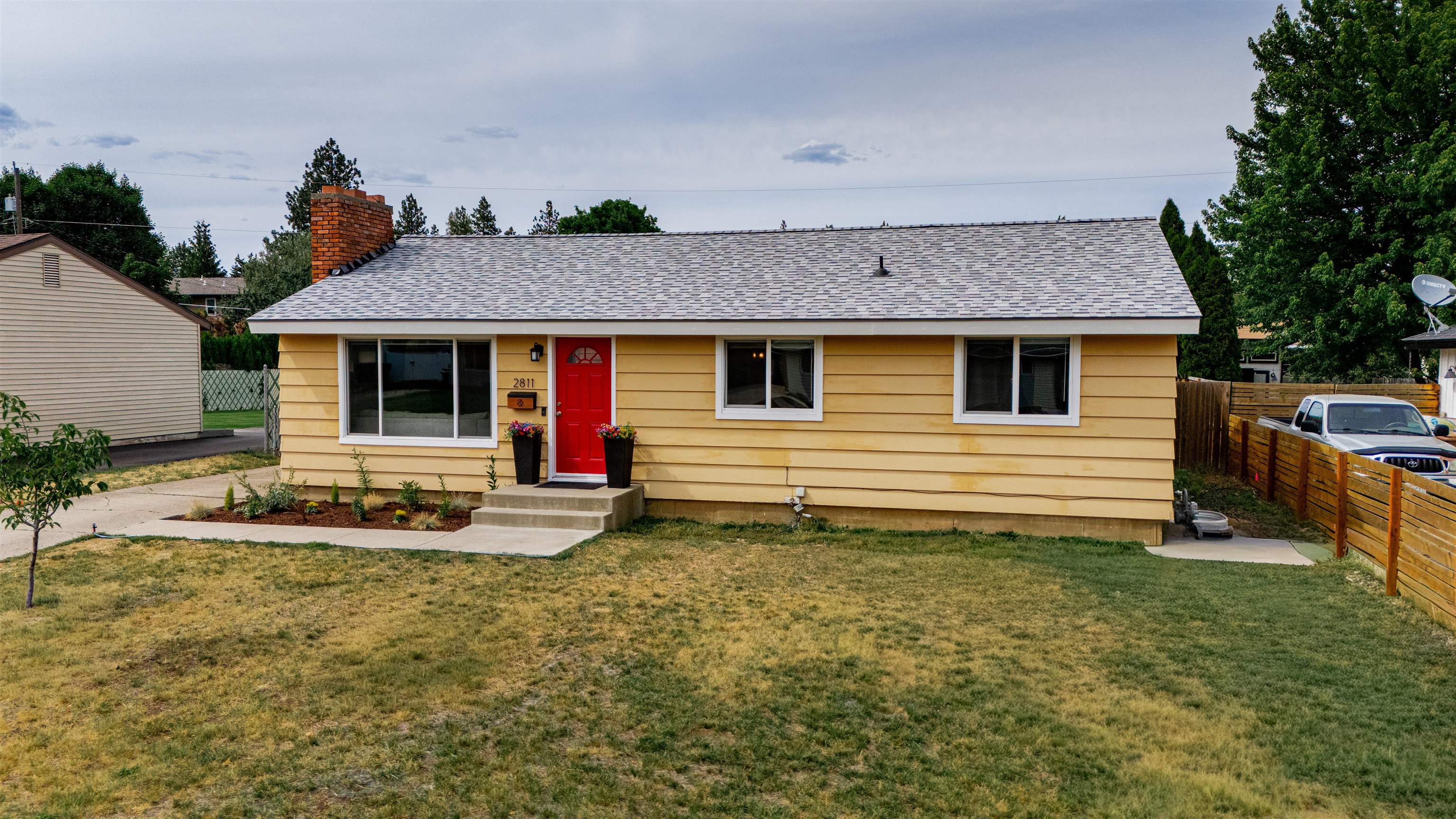 2811 E 39th Ave - Photo 1