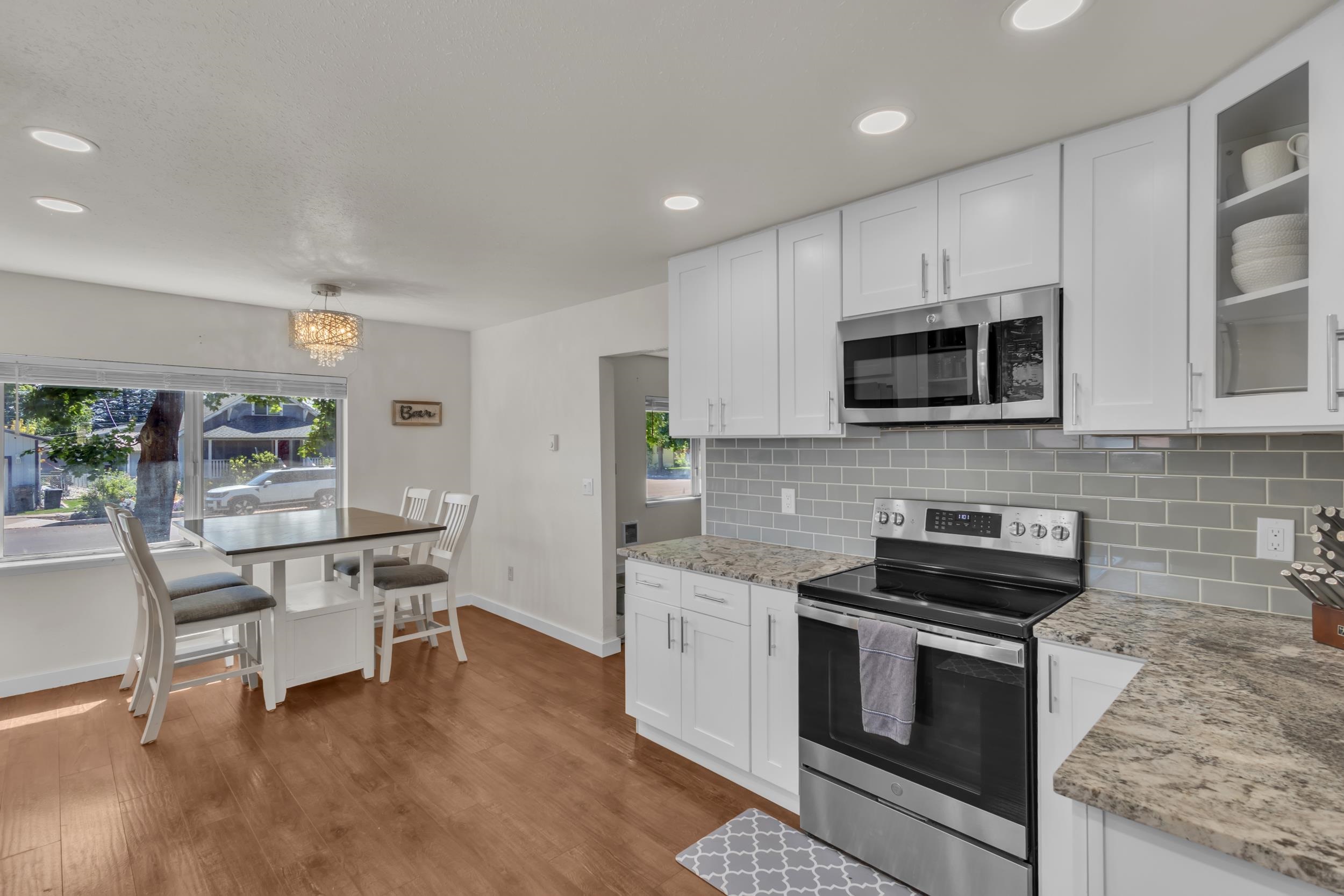 304 N 4th St - Photo 6