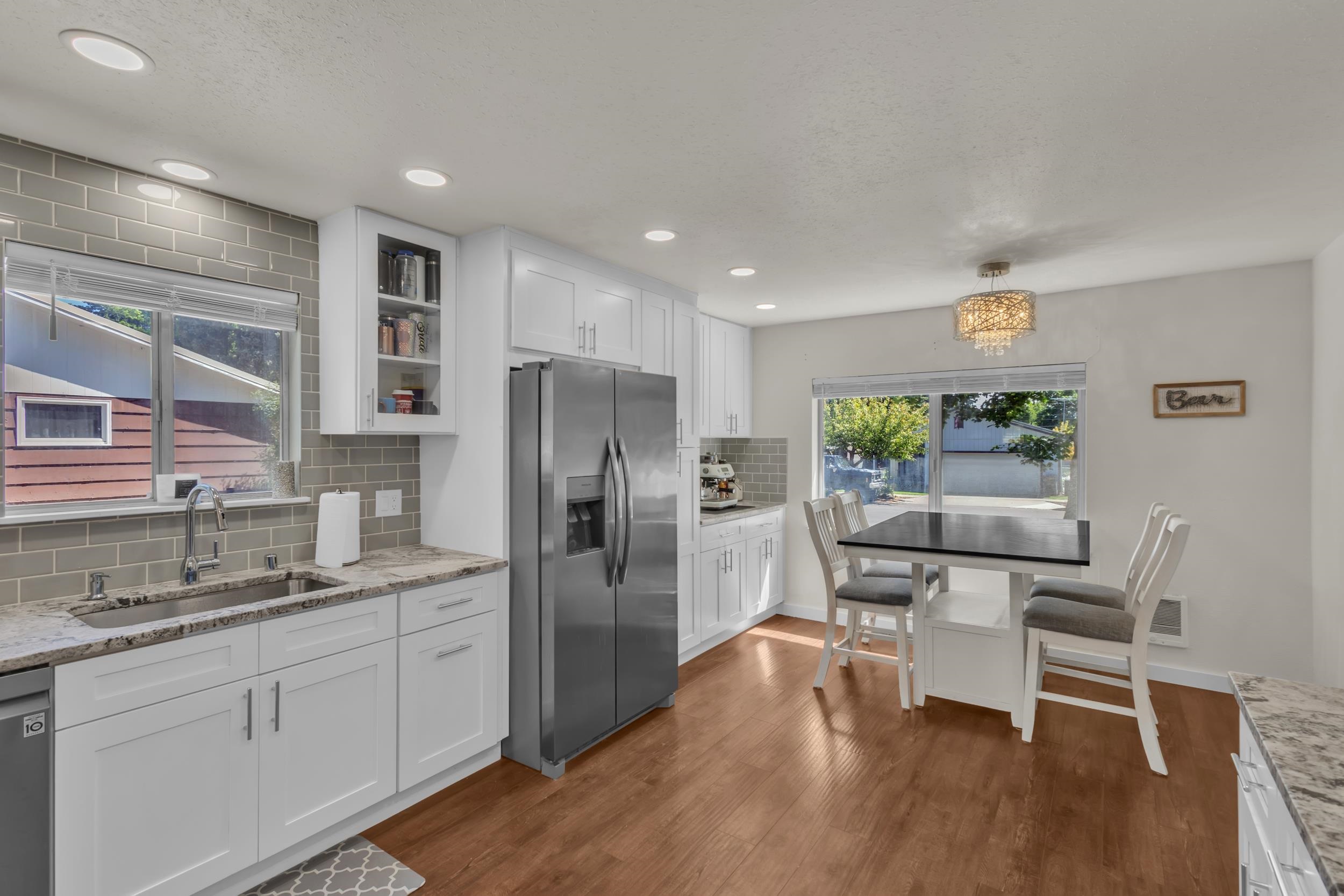 304 N 4th St - Photo 7