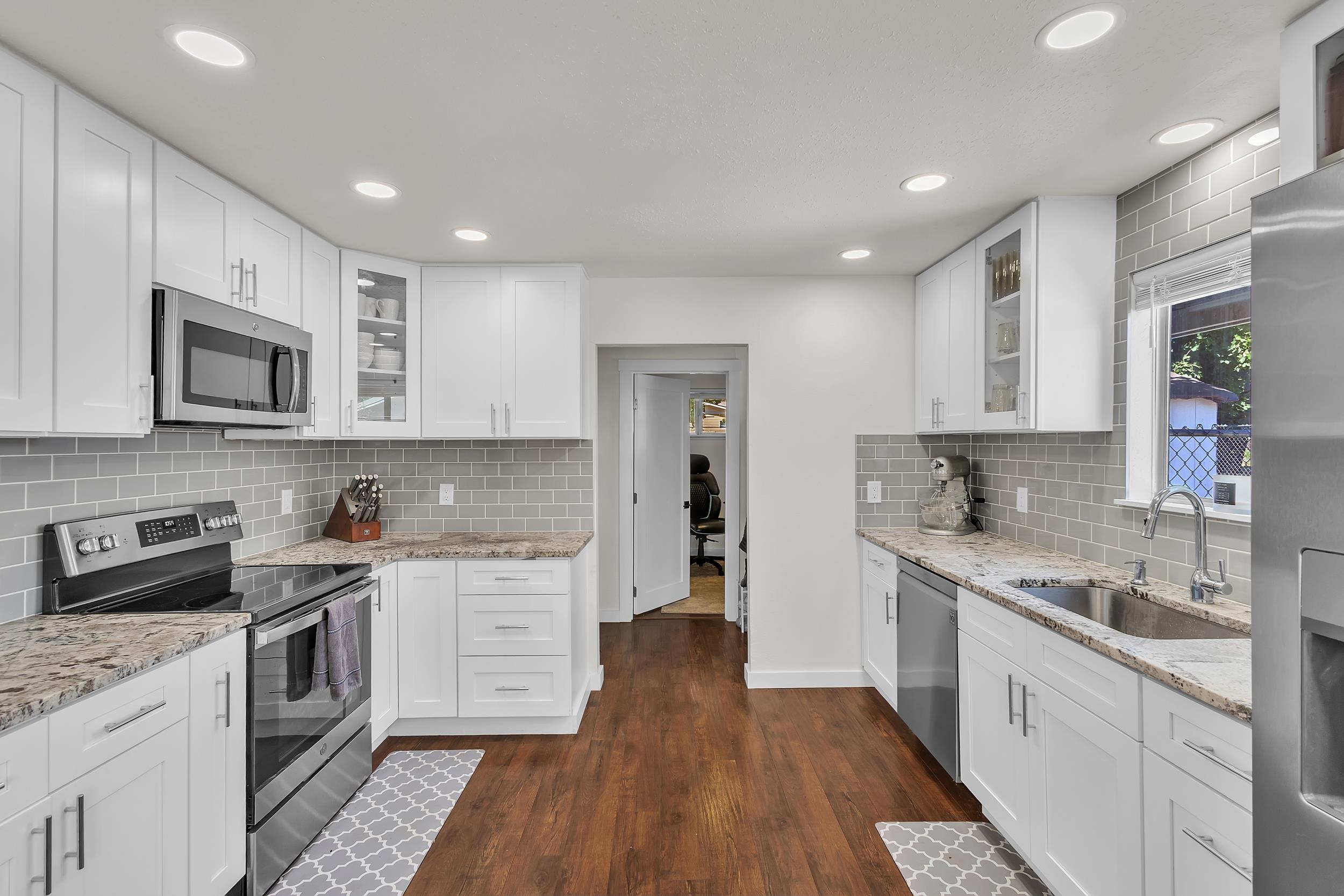 304 N 4th St - Photo 9