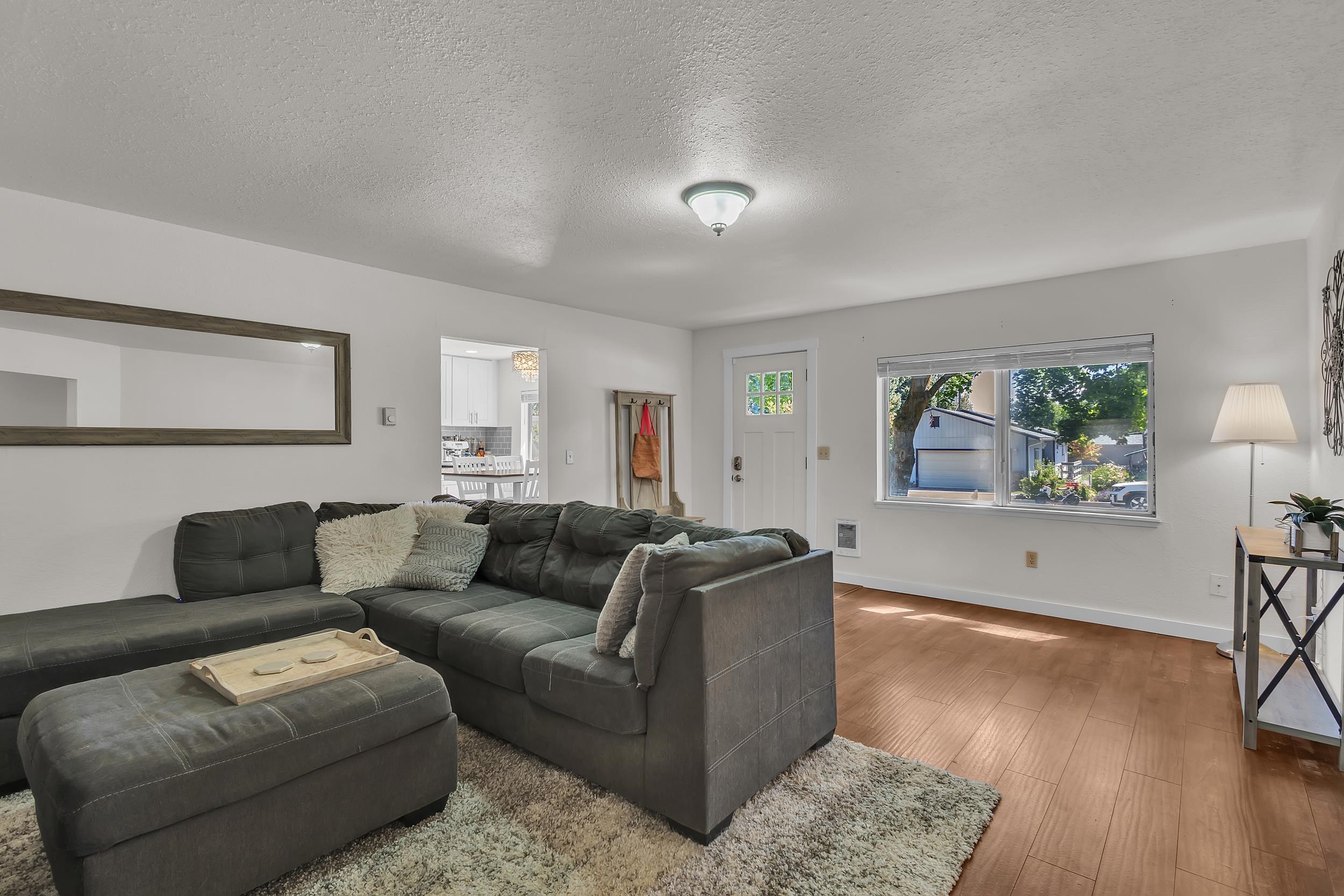 304 N 4th St - Photo 3