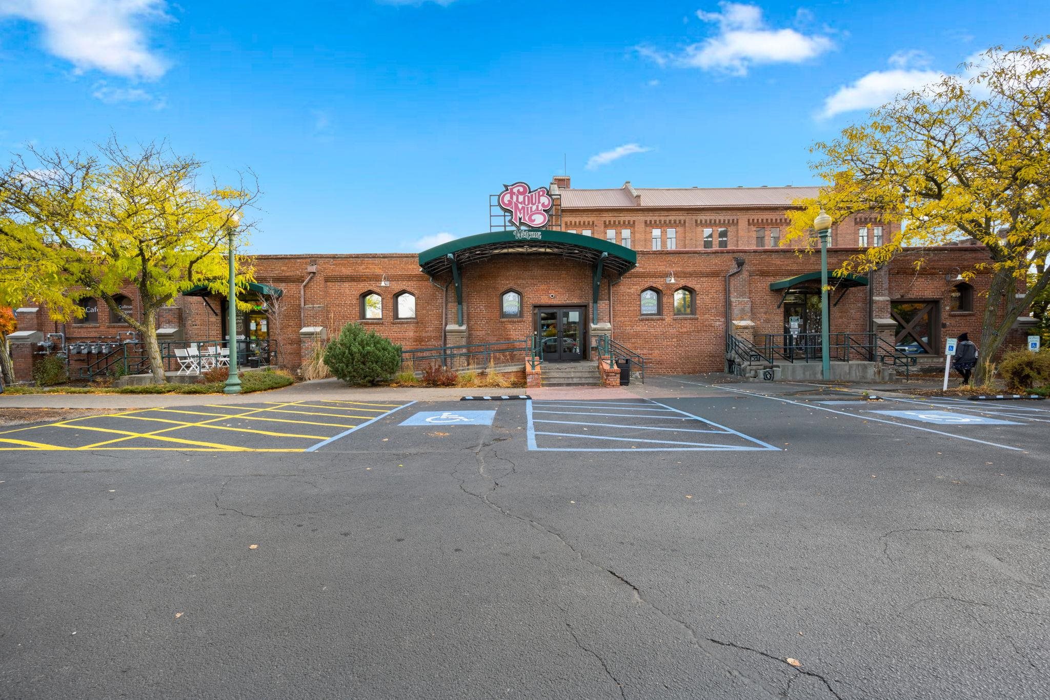 621 W Mallon Ave - Photo 1