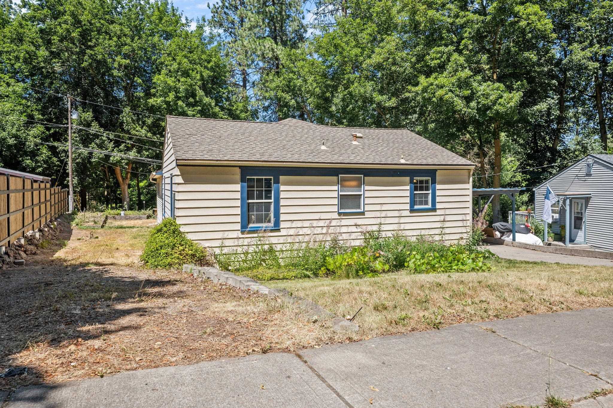 3234 W North Loop Ave - Photo 1