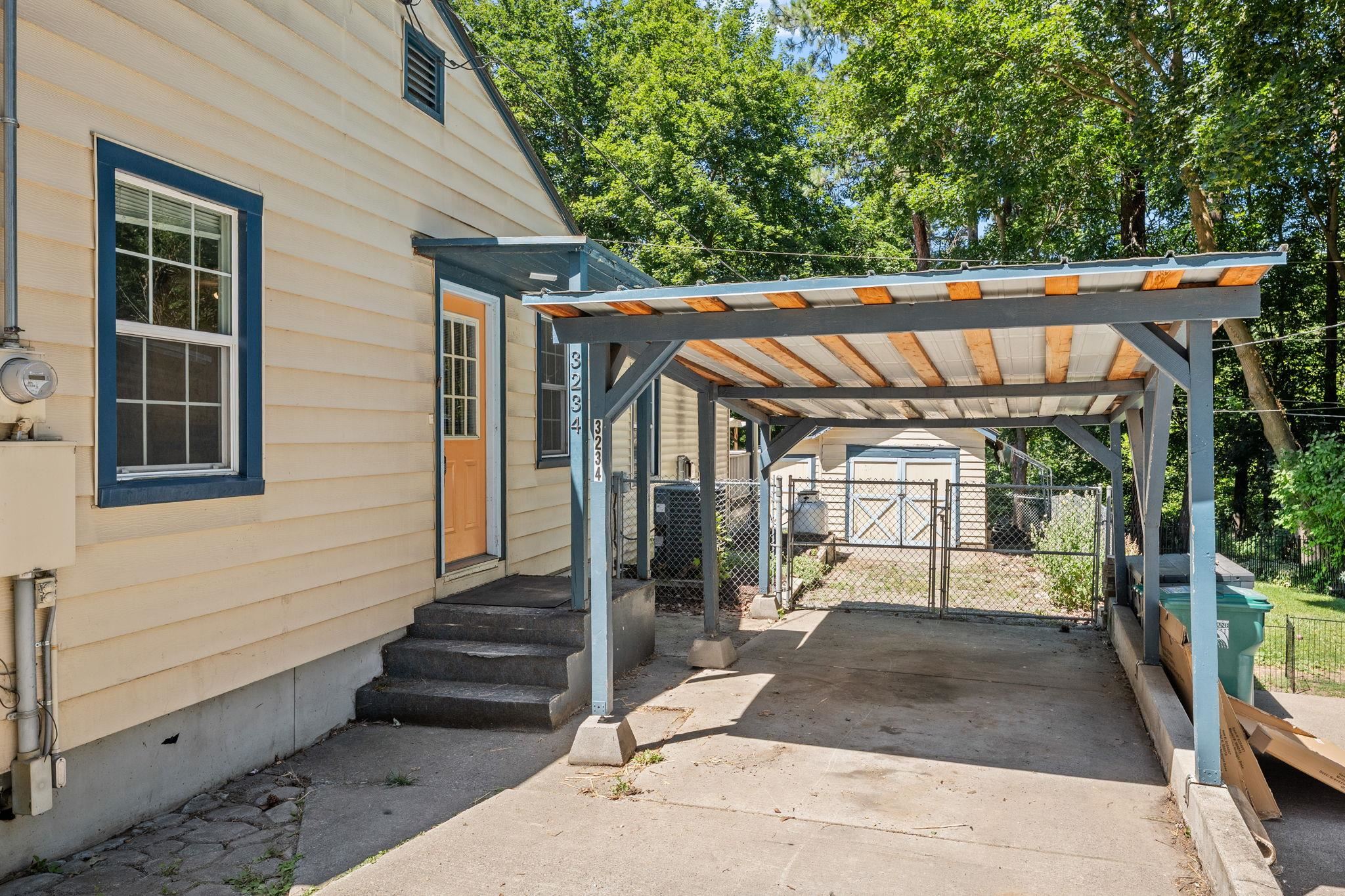 3234 W North Loop Ave - Photo 3