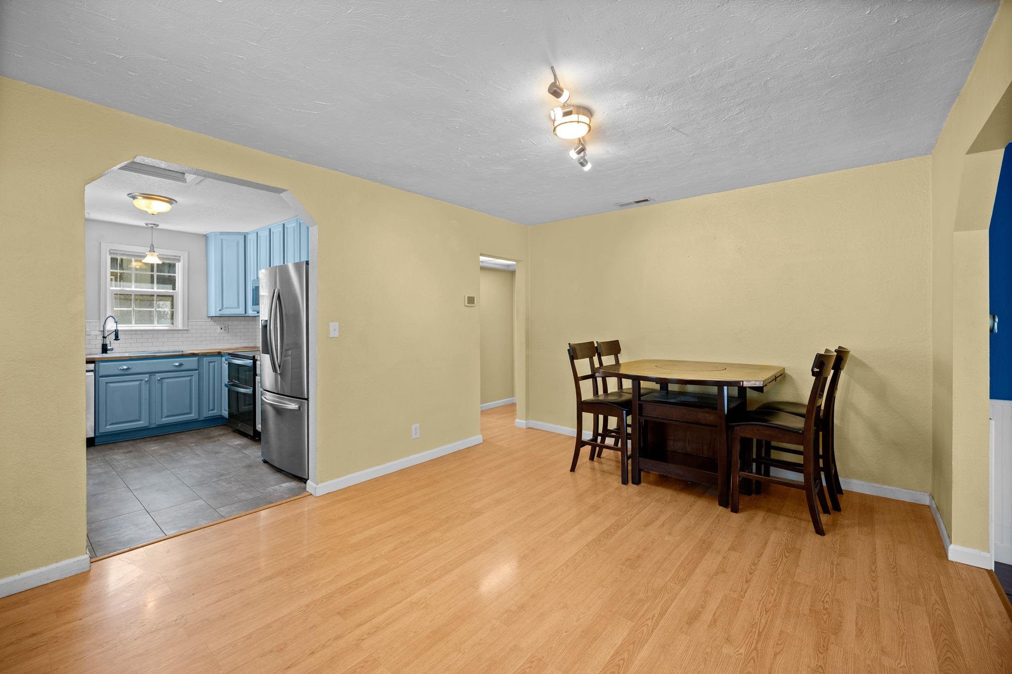 3234 W North Loop Ave - Photo 12