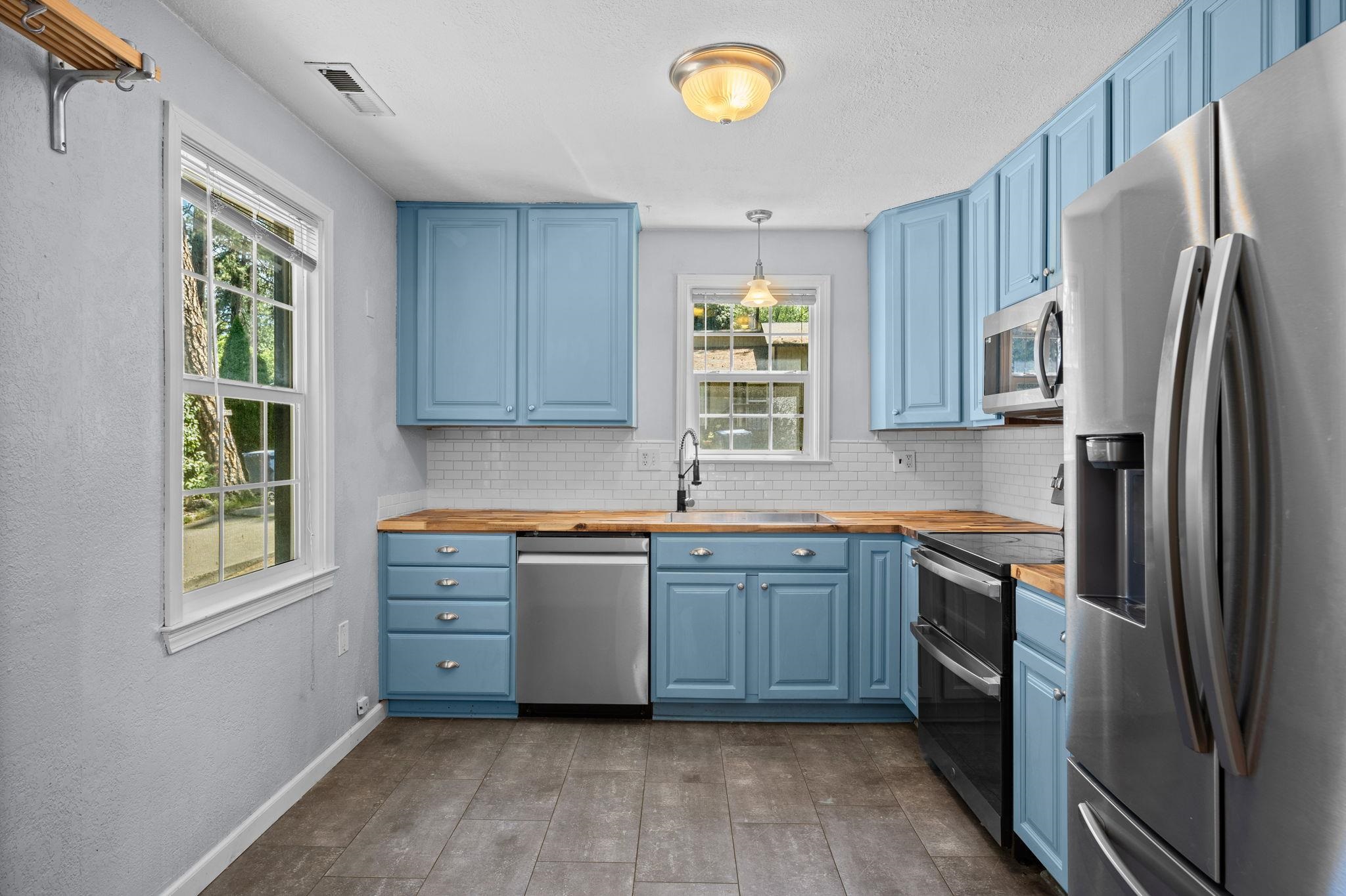 3234 W North Loop Ave - Photo 6