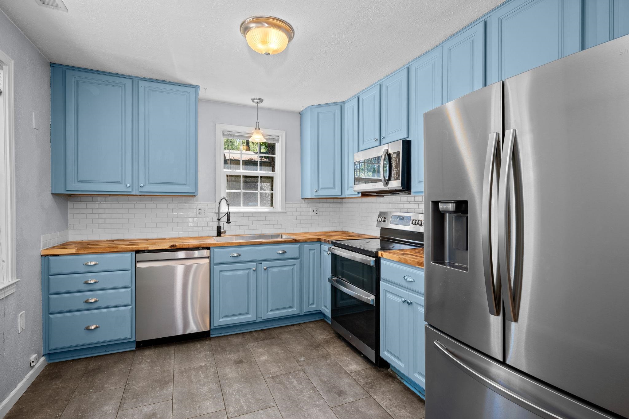 3234 W North Loop Ave - Photo 4