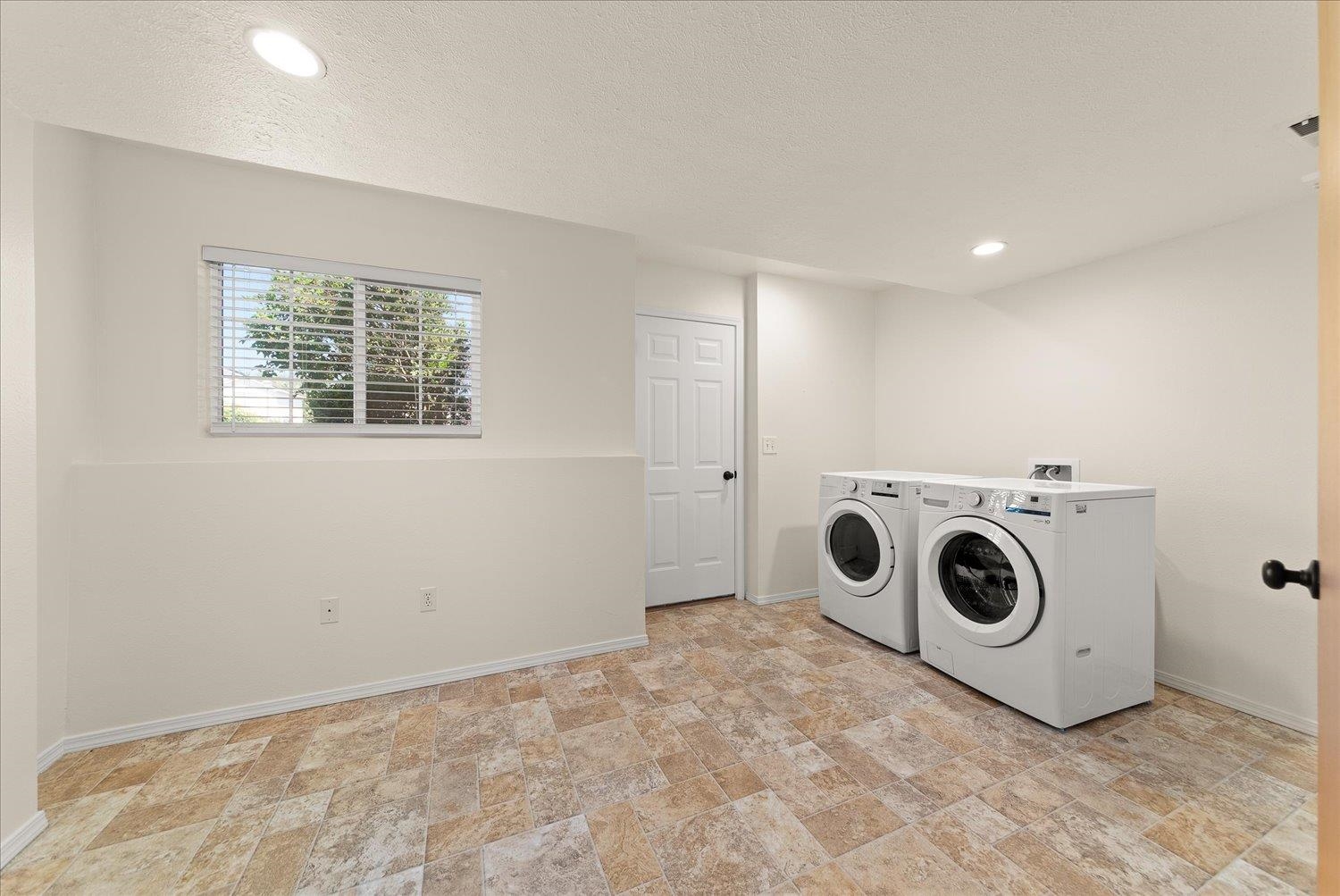 1215 N Stevenson Rd - Photo 22