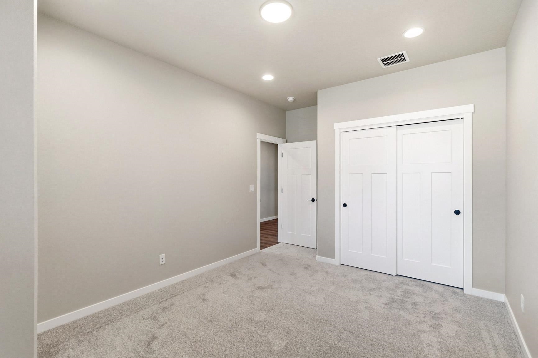 12184 N VALENCIA Ave - Photo 10