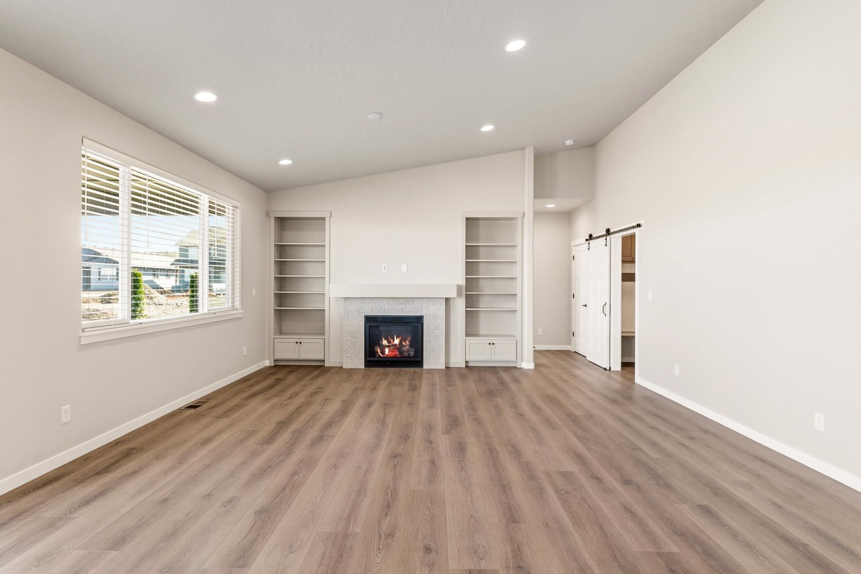 12184 N VALENCIA Ave - Photo 23