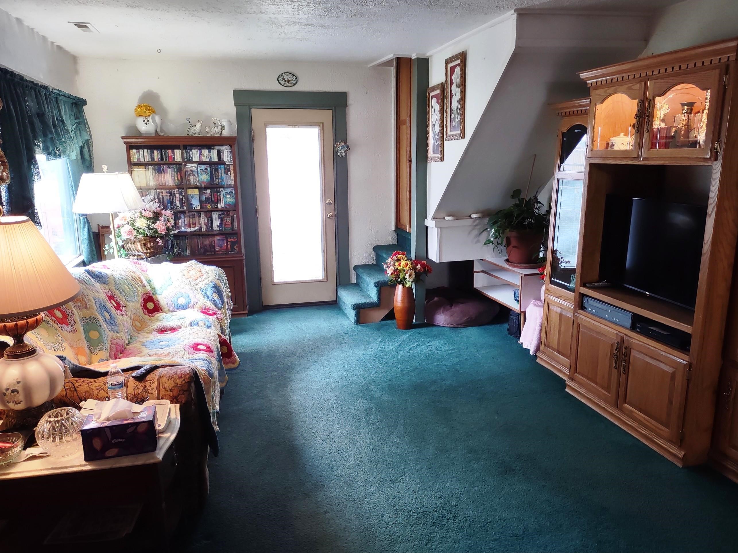 304 S West St - Photo 6
