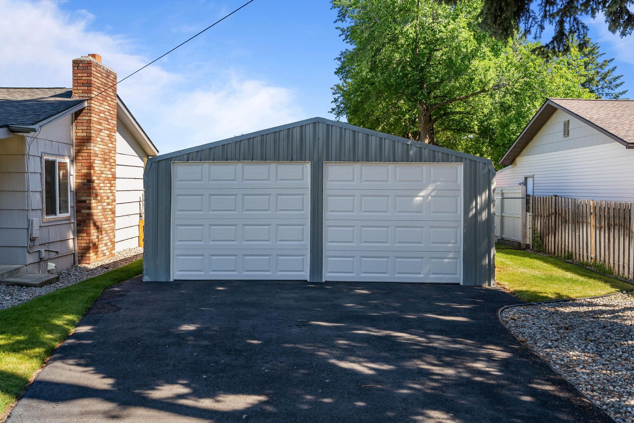 12719 E 8th Ave - Photo 4