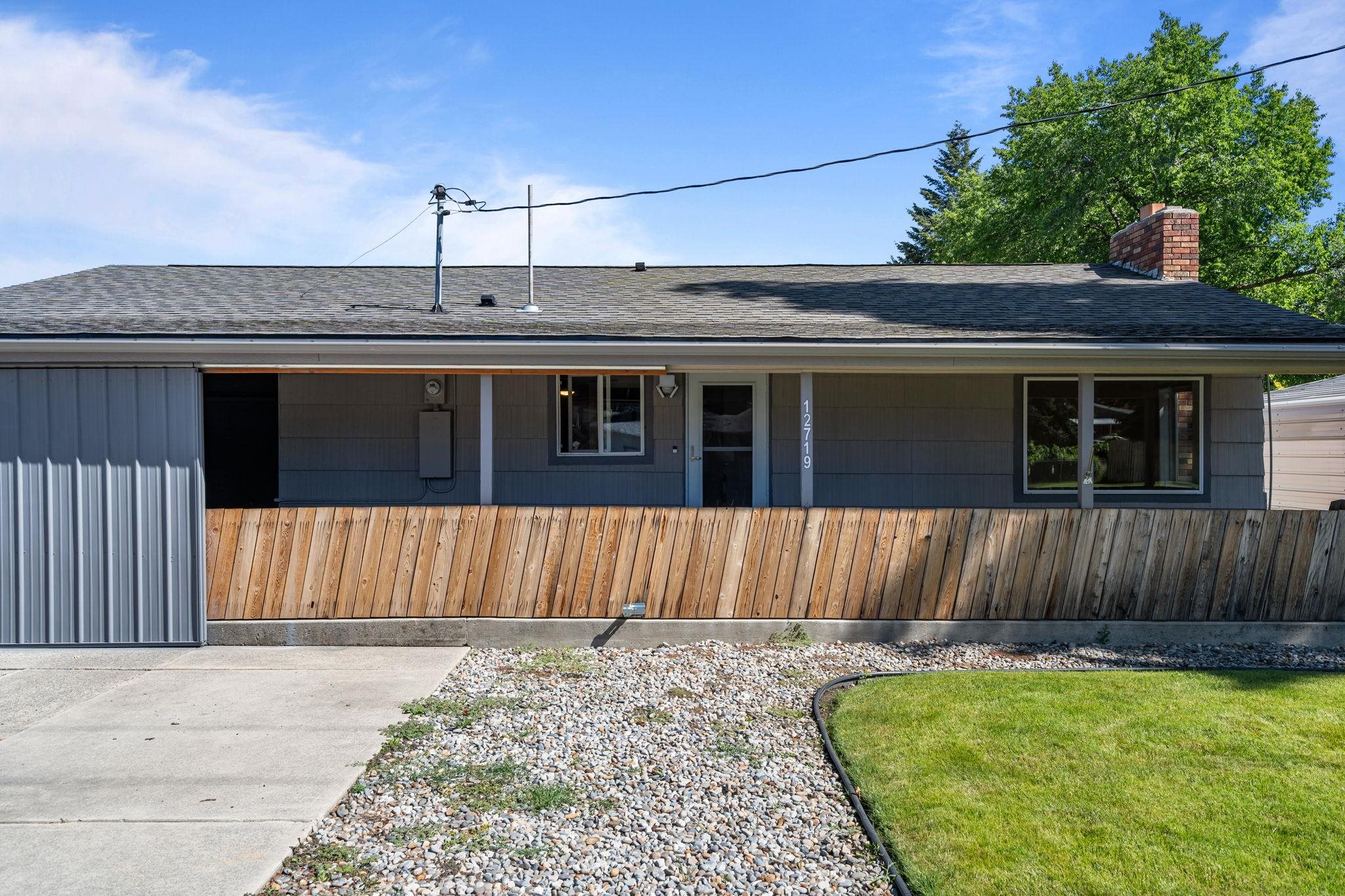 12719 E 8th Ave - Photo 3