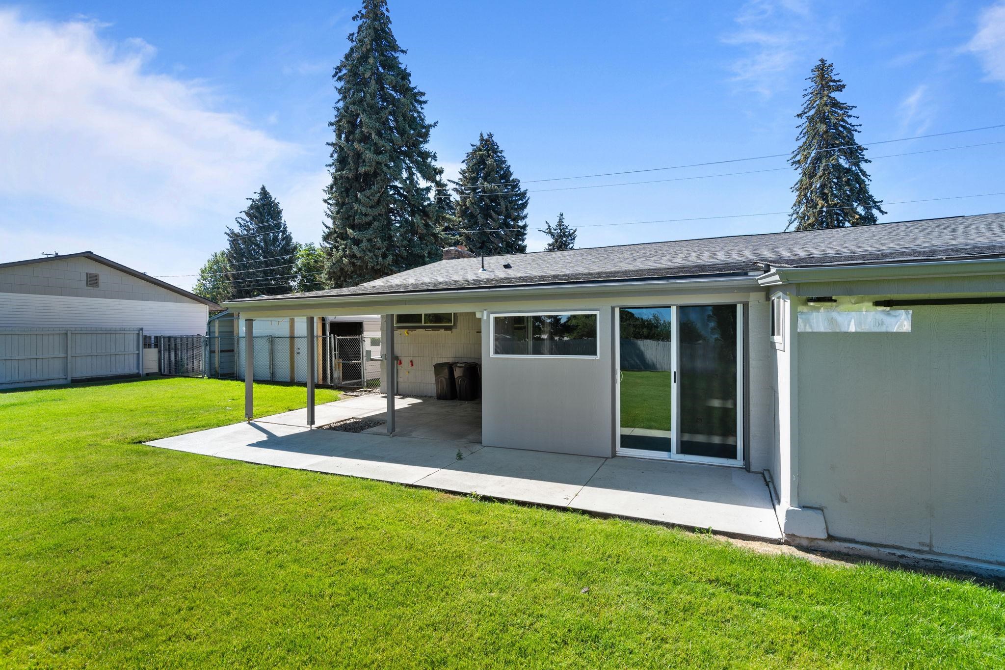 12719 E 8th Ave - Photo 24
