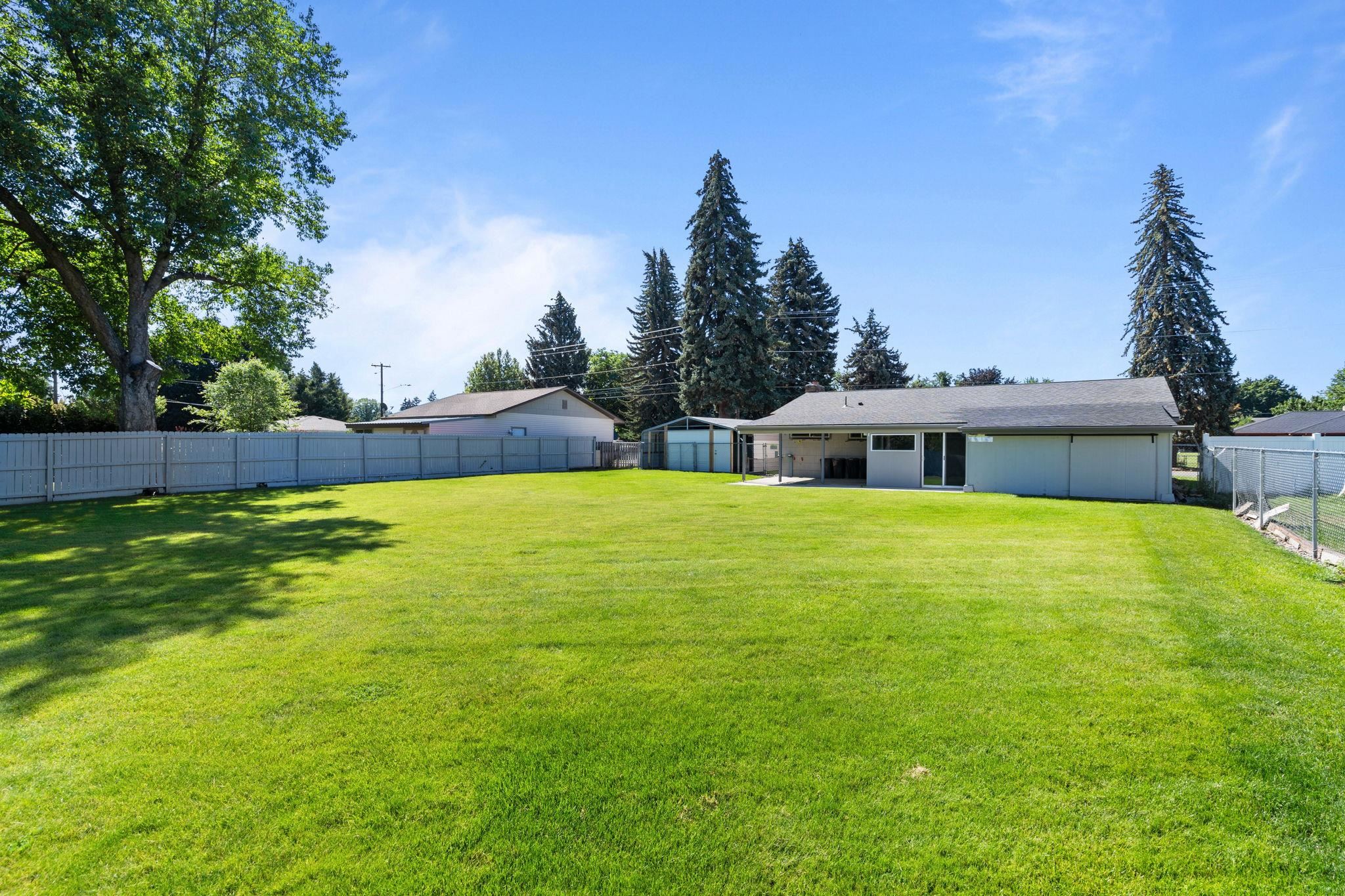 12719 E 8th Ave - Photo 28