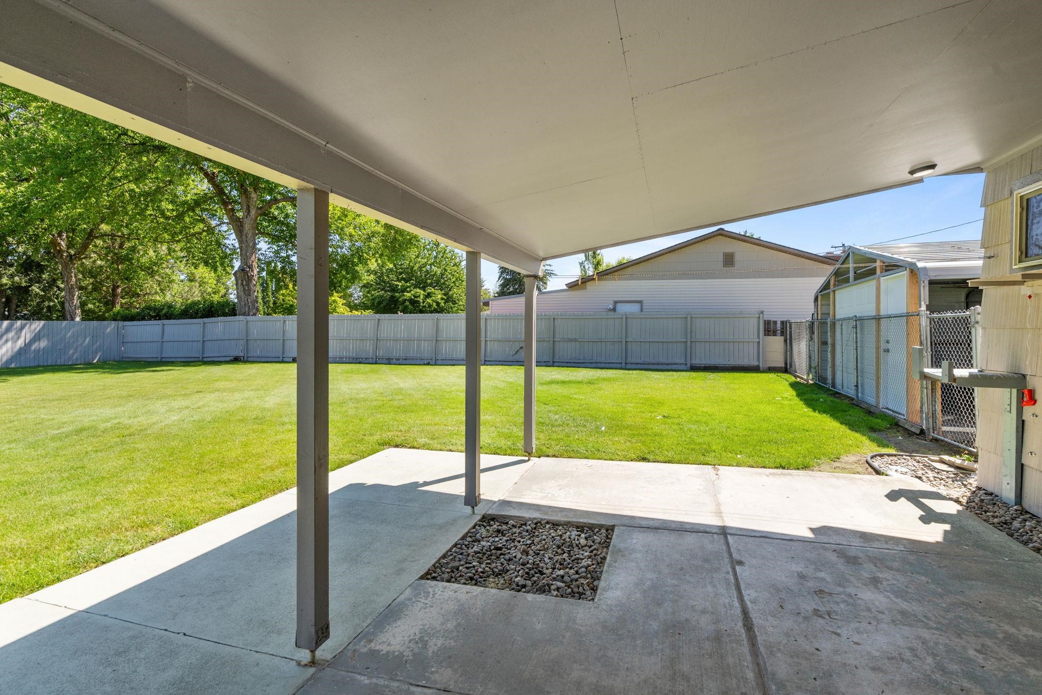 12719 E 8th Ave - Photo 23