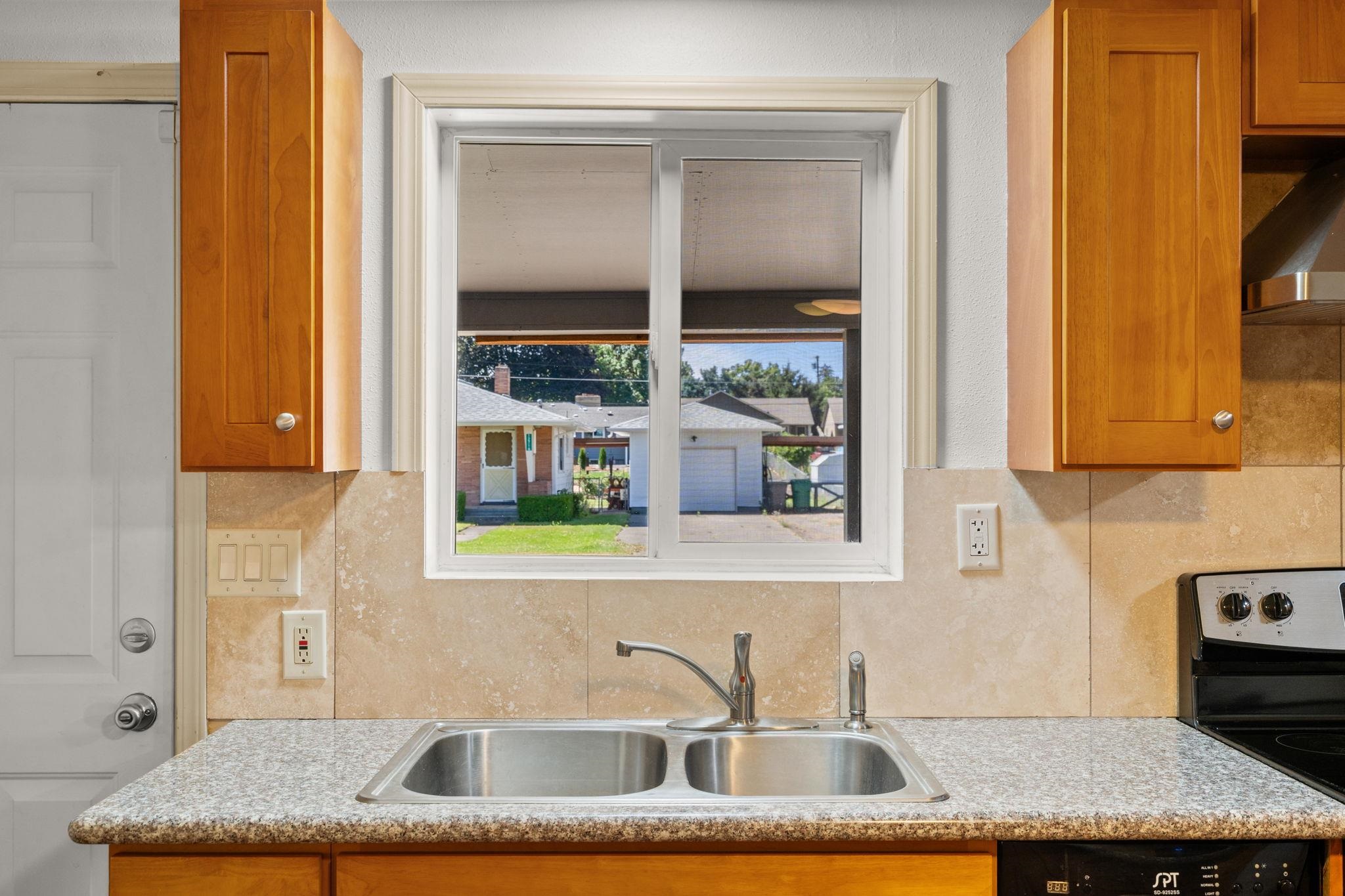 12719 E 8th Ave - Photo 11