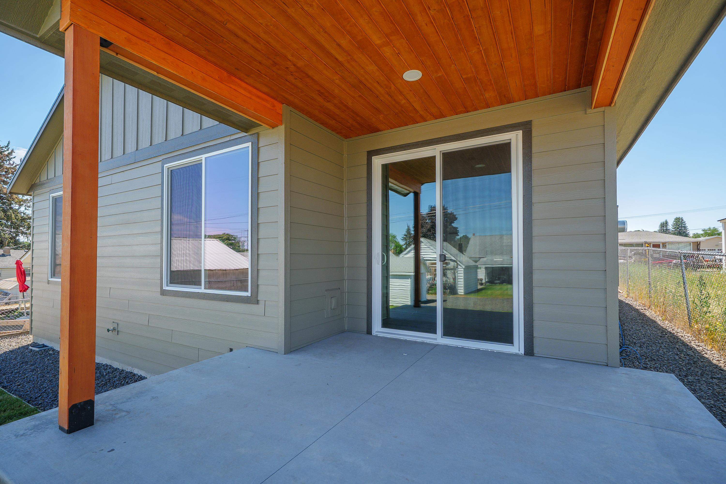 2011 E Longfellow Ave - Photo 33