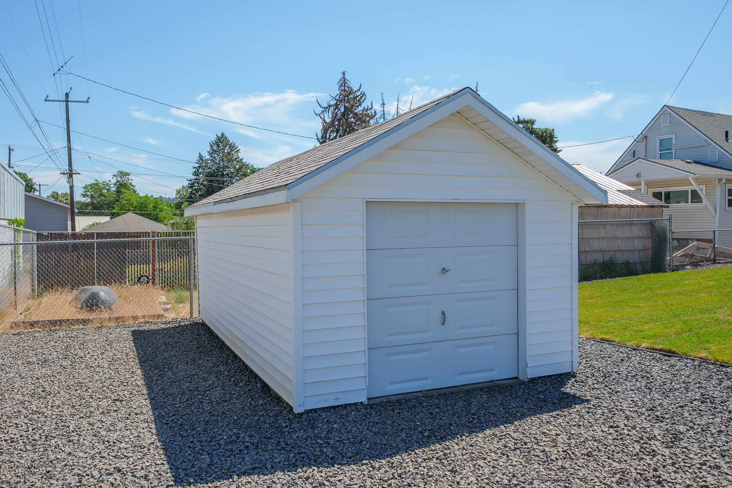 2011 E Longfellow Ave - Photo 39