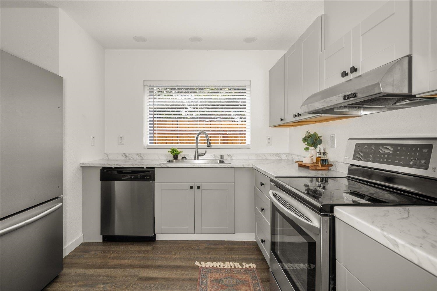 2203 E Glass Ave - Photo 16