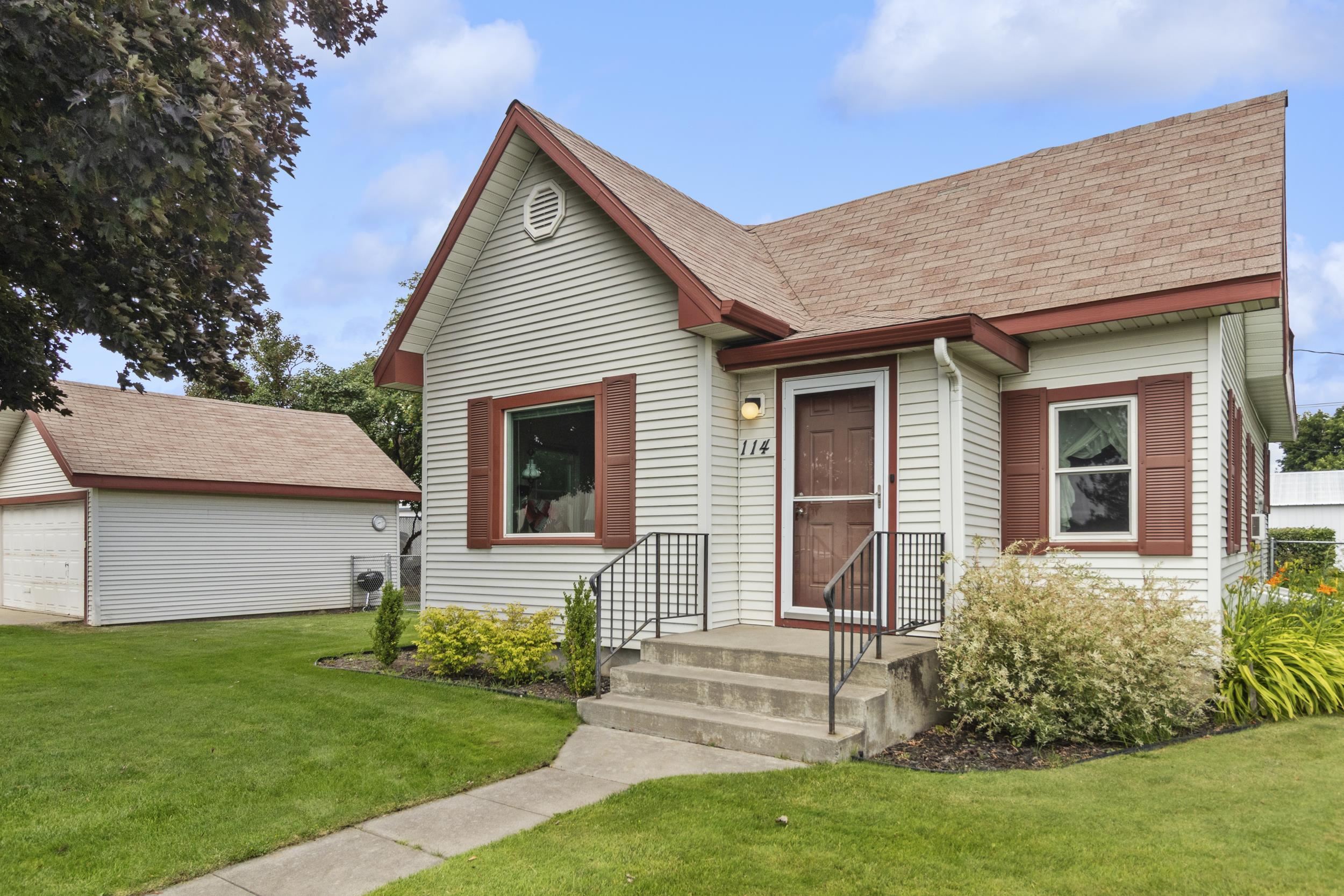 114 Logan St - Photo 2